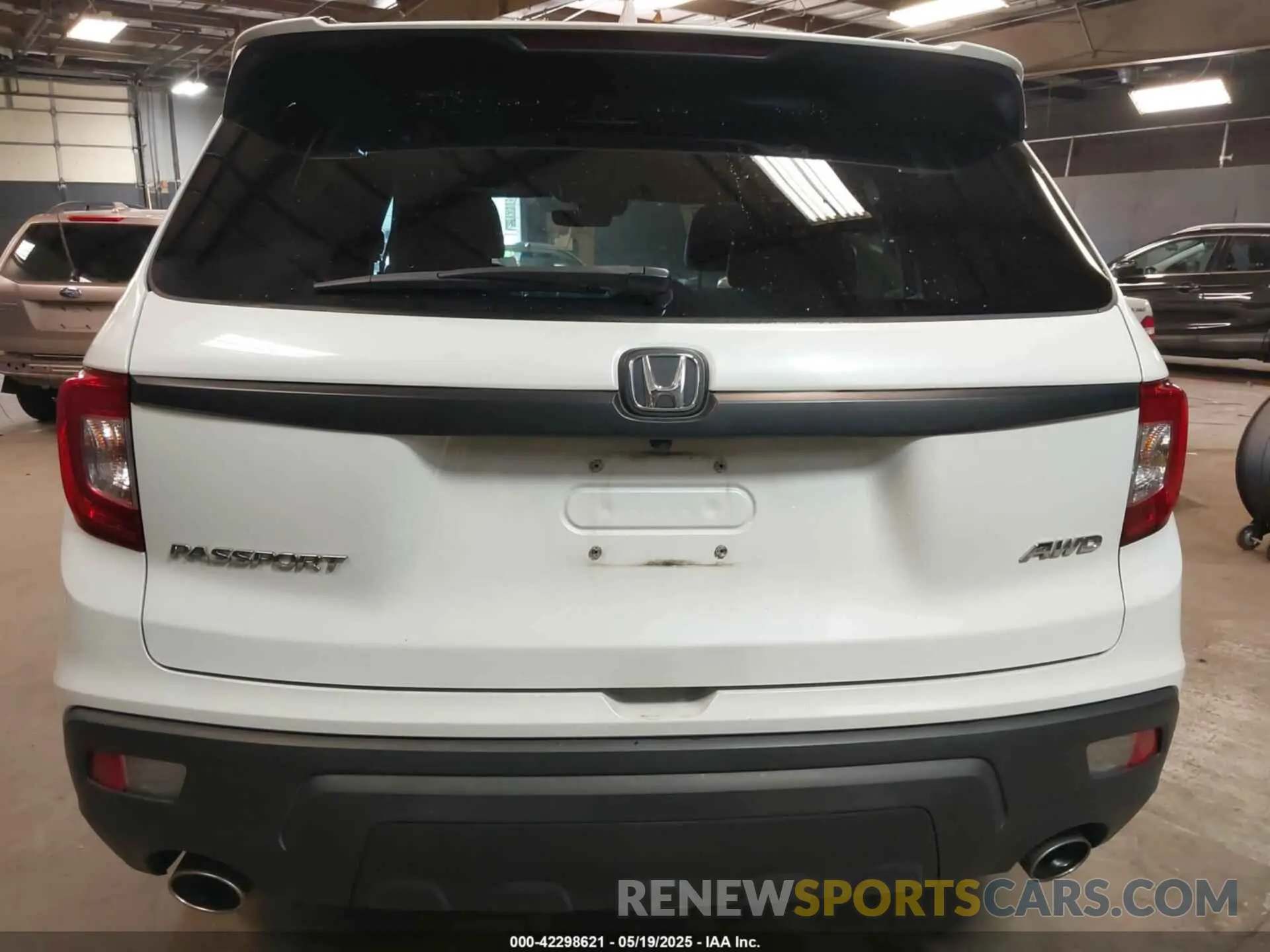 17 Photograph of a damaged car 5FNYF8H52LB009336 HONDA PASSPORT 2020