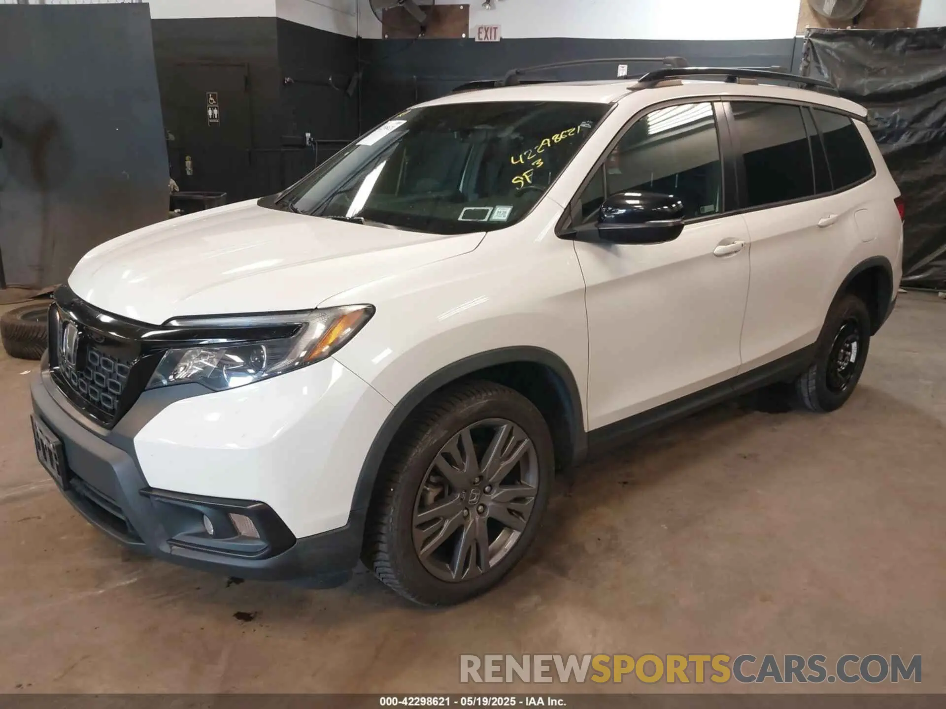 2 Photograph of a damaged car 5FNYF8H52LB009336 HONDA PASSPORT 2020