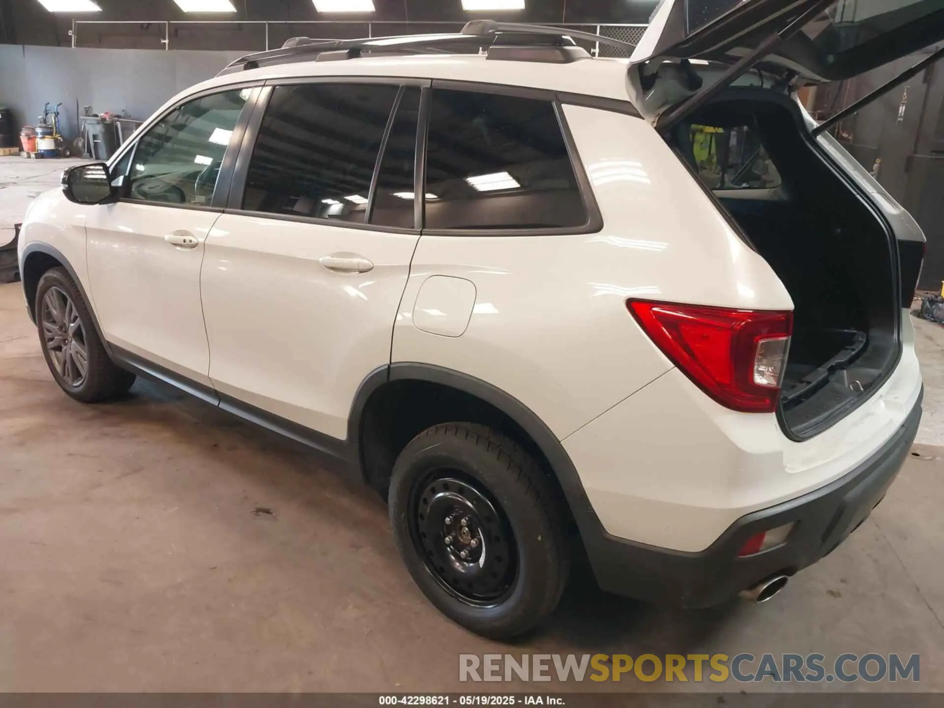 3 Photograph of a damaged car 5FNYF8H52LB009336 HONDA PASSPORT 2020