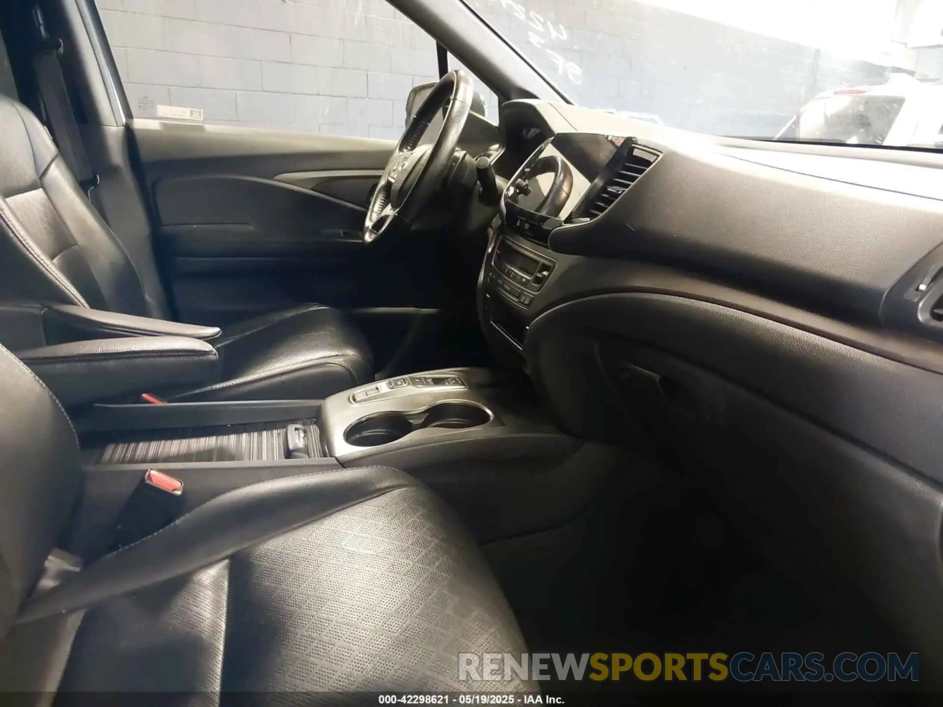 5 Photograph of a damaged car 5FNYF8H52LB009336 HONDA PASSPORT 2020