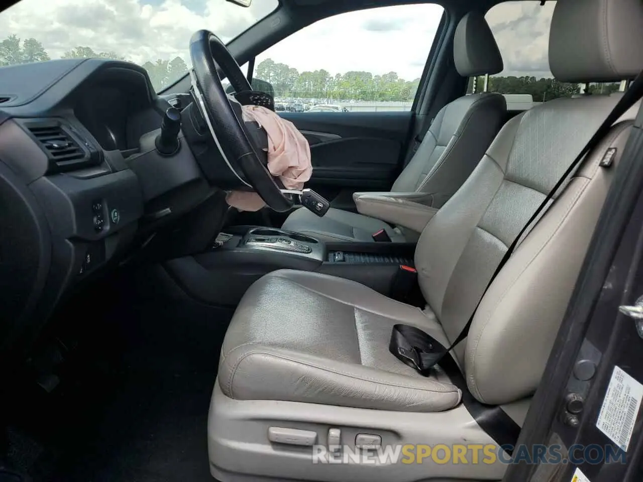 7 Photograph of a damaged car 5FNYF8H58LB007087 HONDA PASSPORT 2020