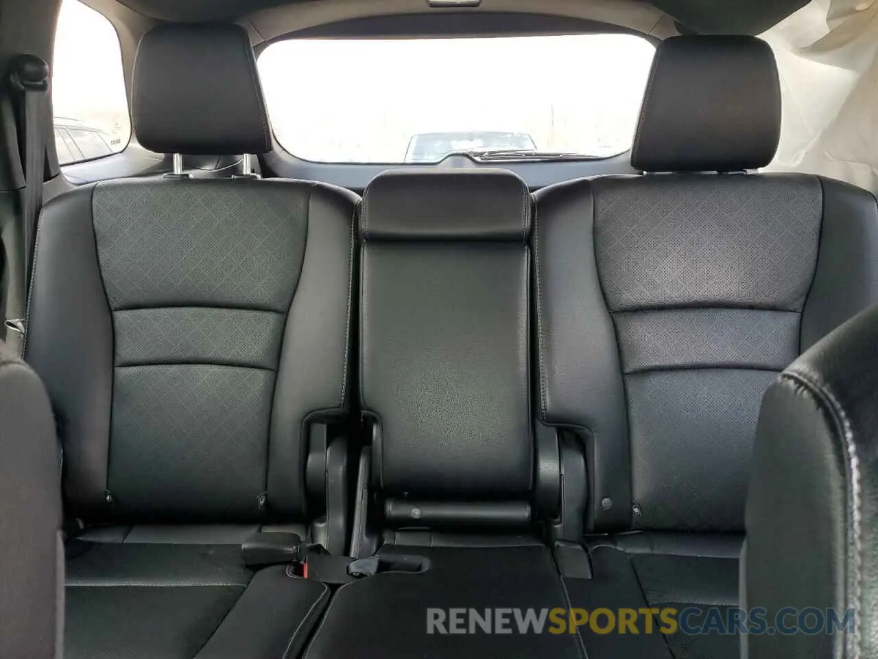 10 Photograph of a damaged car 5FNYF8H59LB007566 HONDA PASSPORT 2020