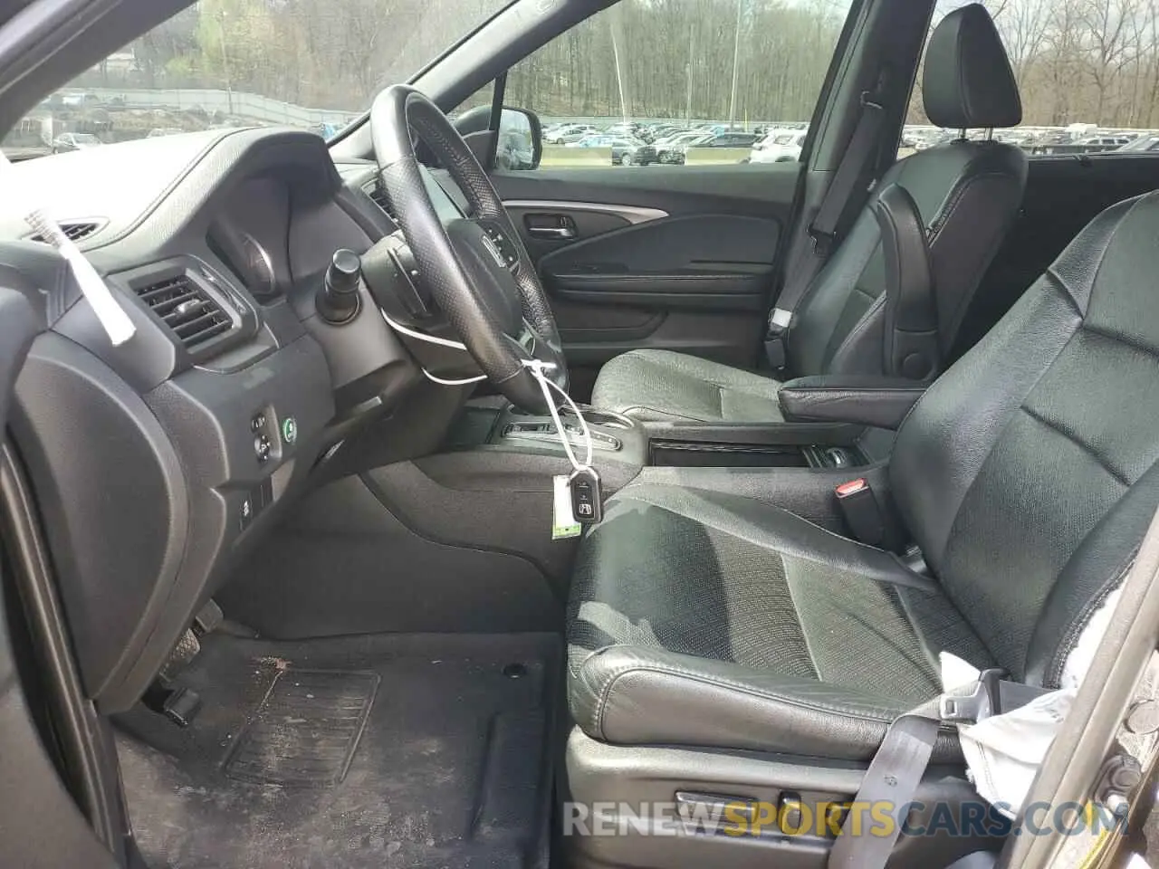 7 Photograph of a damaged car 5FNYF8H59LB007566 HONDA PASSPORT 2020