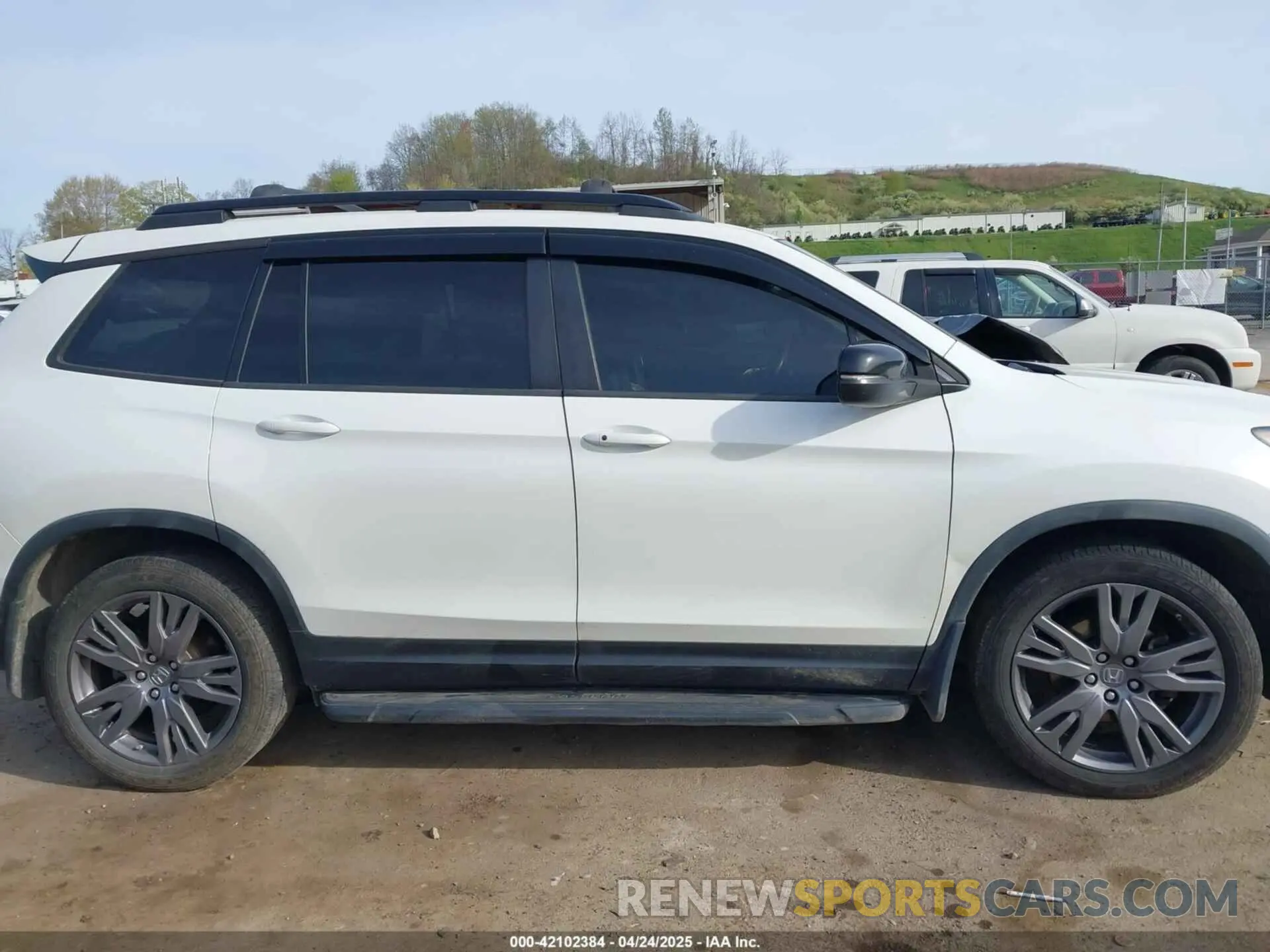 14 Photograph of a damaged car 5FNYF8H5XLB005177 HONDA PASSPORT 2020