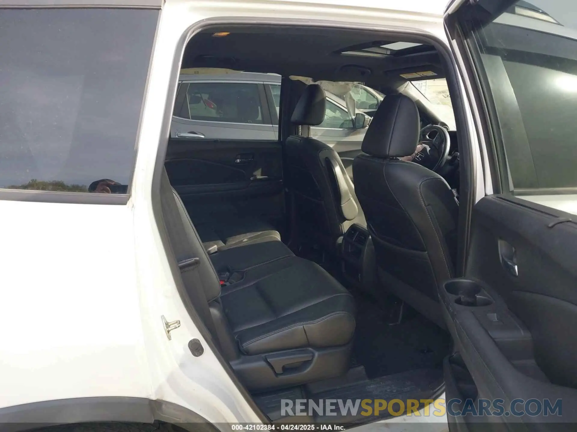 8 Photograph of a damaged car 5FNYF8H5XLB005177 HONDA PASSPORT 2020