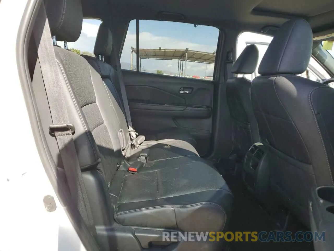 11 Photograph of a damaged car 5FNYF7H50MB014143 HONDA PASSPORT 2021