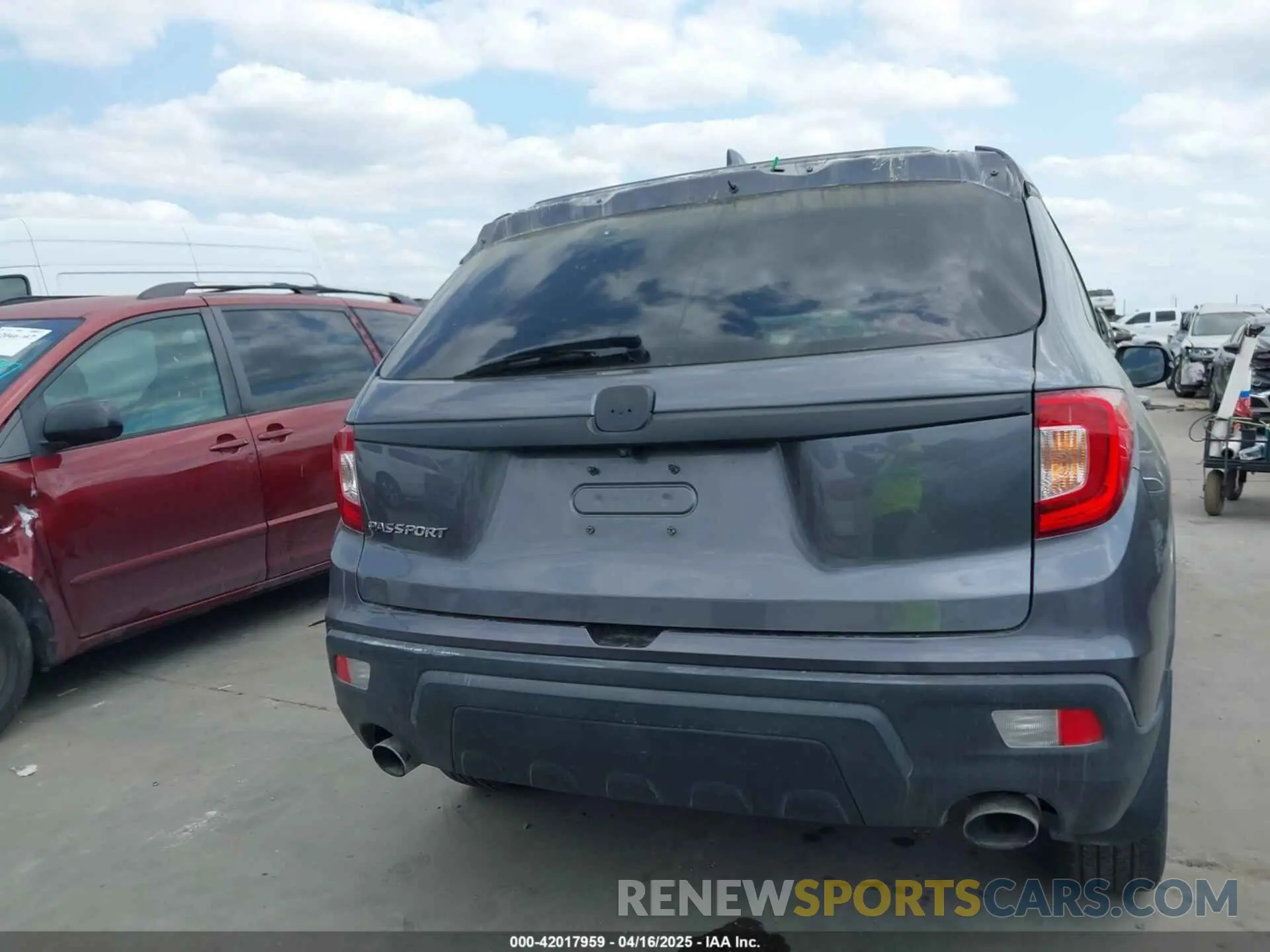 17 Photograph of a damaged car 5FNYF7H53MB008238 HONDA PASSPORT 2021