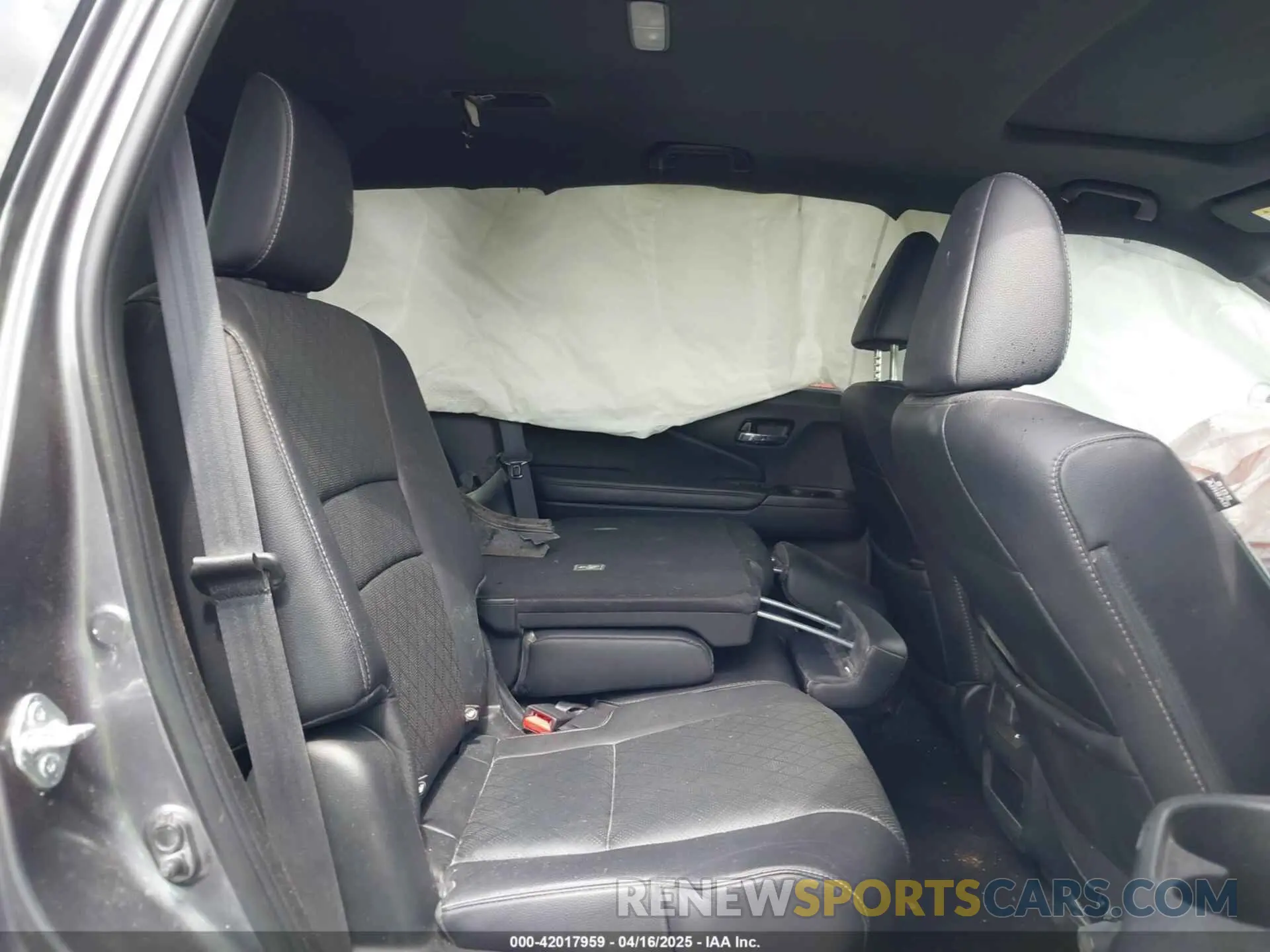 8 Photograph of a damaged car 5FNYF7H53MB008238 HONDA PASSPORT 2021