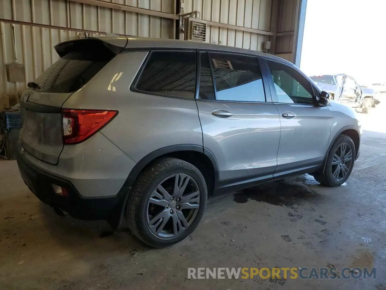 3 Photograph of a damaged car 5FNYF7H54MB008281 HONDA PASSPORT 2021