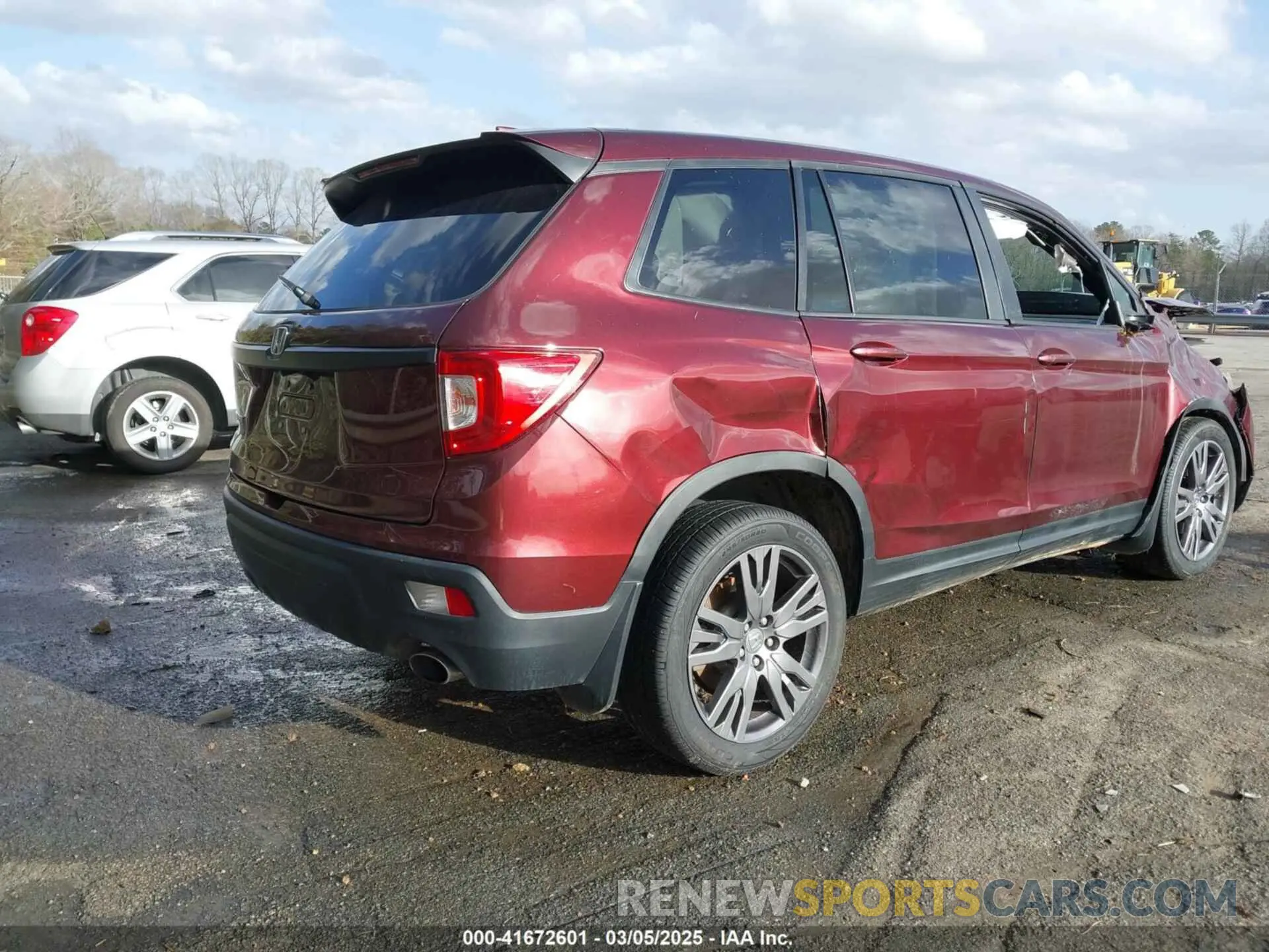 4 Photograph of a damaged car 5FNYF7H55MB015305 HONDA PASSPORT 2021