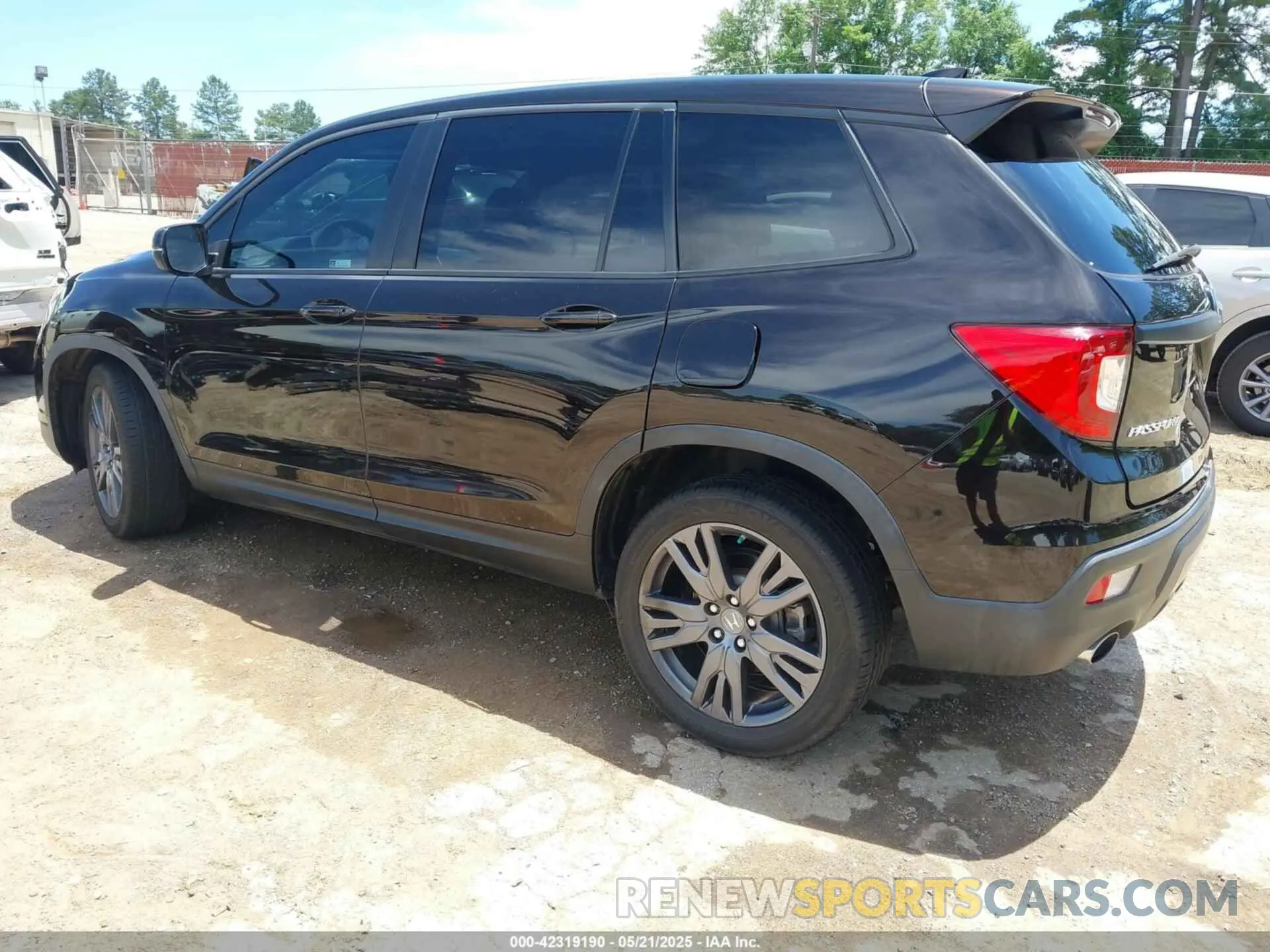 3 Photograph of a damaged car 5FNYF7H5XMB006986 HONDA PASSPORT 2021