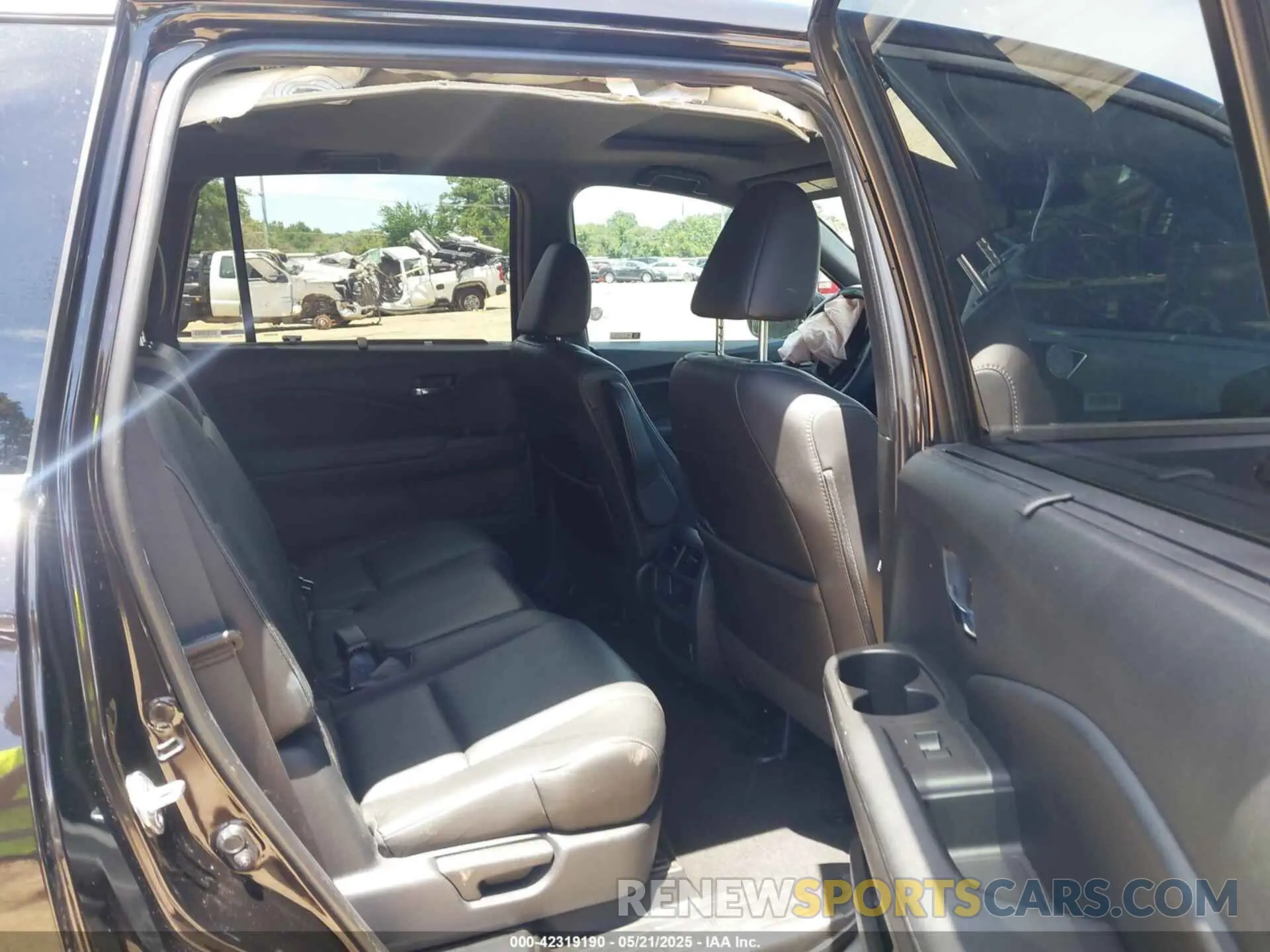 8 Photograph of a damaged car 5FNYF7H5XMB006986 HONDA PASSPORT 2021