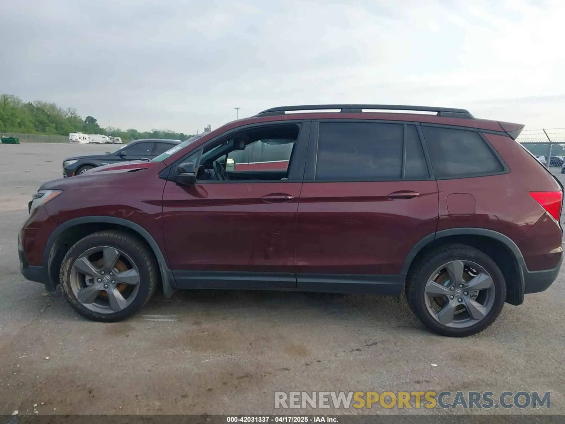 13 Photograph of a damaged car 5FNYF7H97MB002123 HONDA PASSPORT 2021