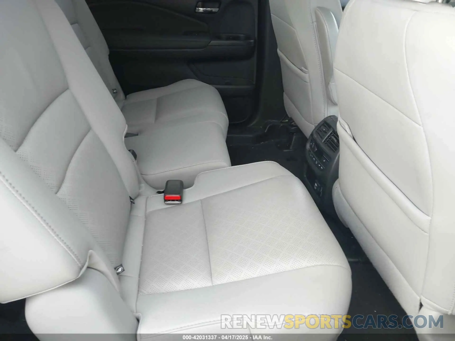 8 Photograph of a damaged car 5FNYF7H97MB002123 HONDA PASSPORT 2021