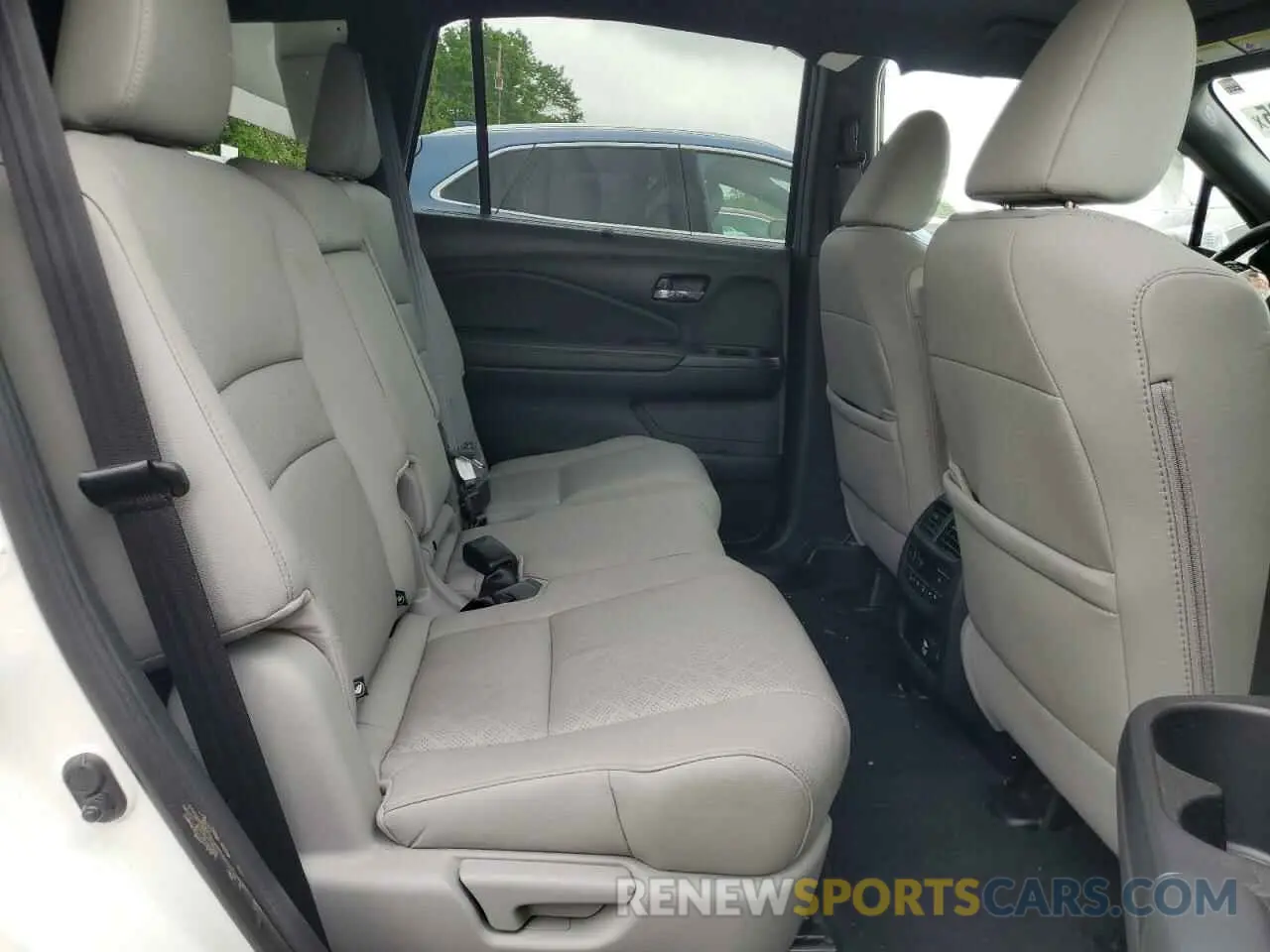 11 Photograph of a damaged car 5FNYF8H03MB008654 HONDA PASSPORT 2021