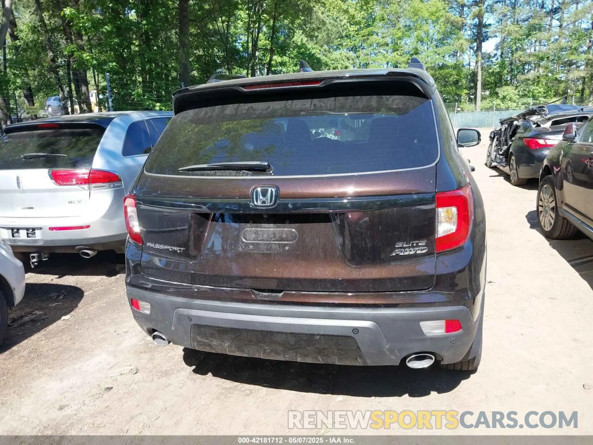 16 Photograph of a damaged car 5FNYF8H03MB026880 HONDA PASSPORT 2021