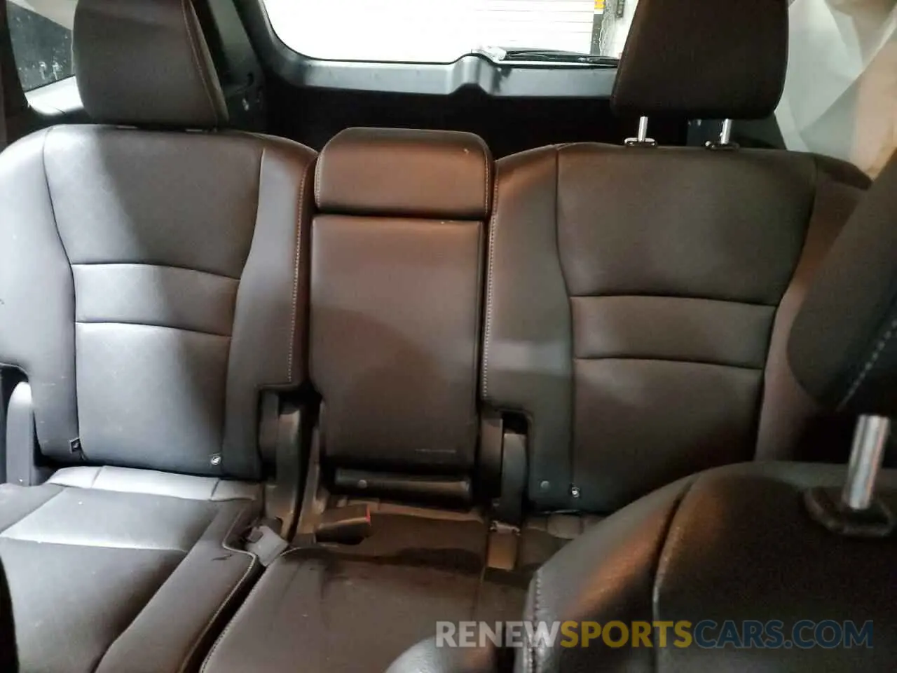 10 Photograph of a damaged car 5FNYF8H04MB007206 HONDA PASSPORT 2021