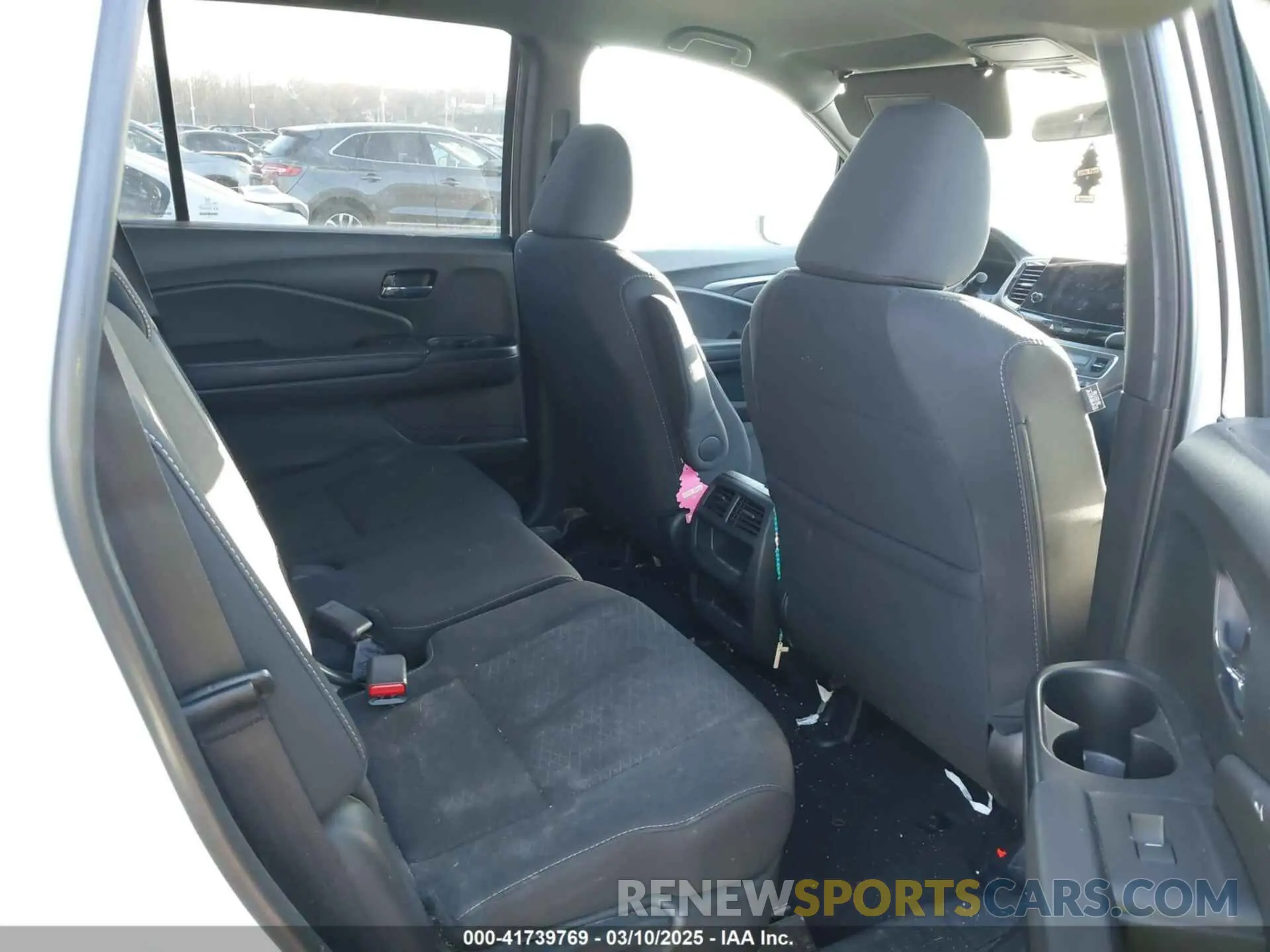8 Photograph of a damaged car 5FNYF8H21MB031674 HONDA PASSPORT 2021