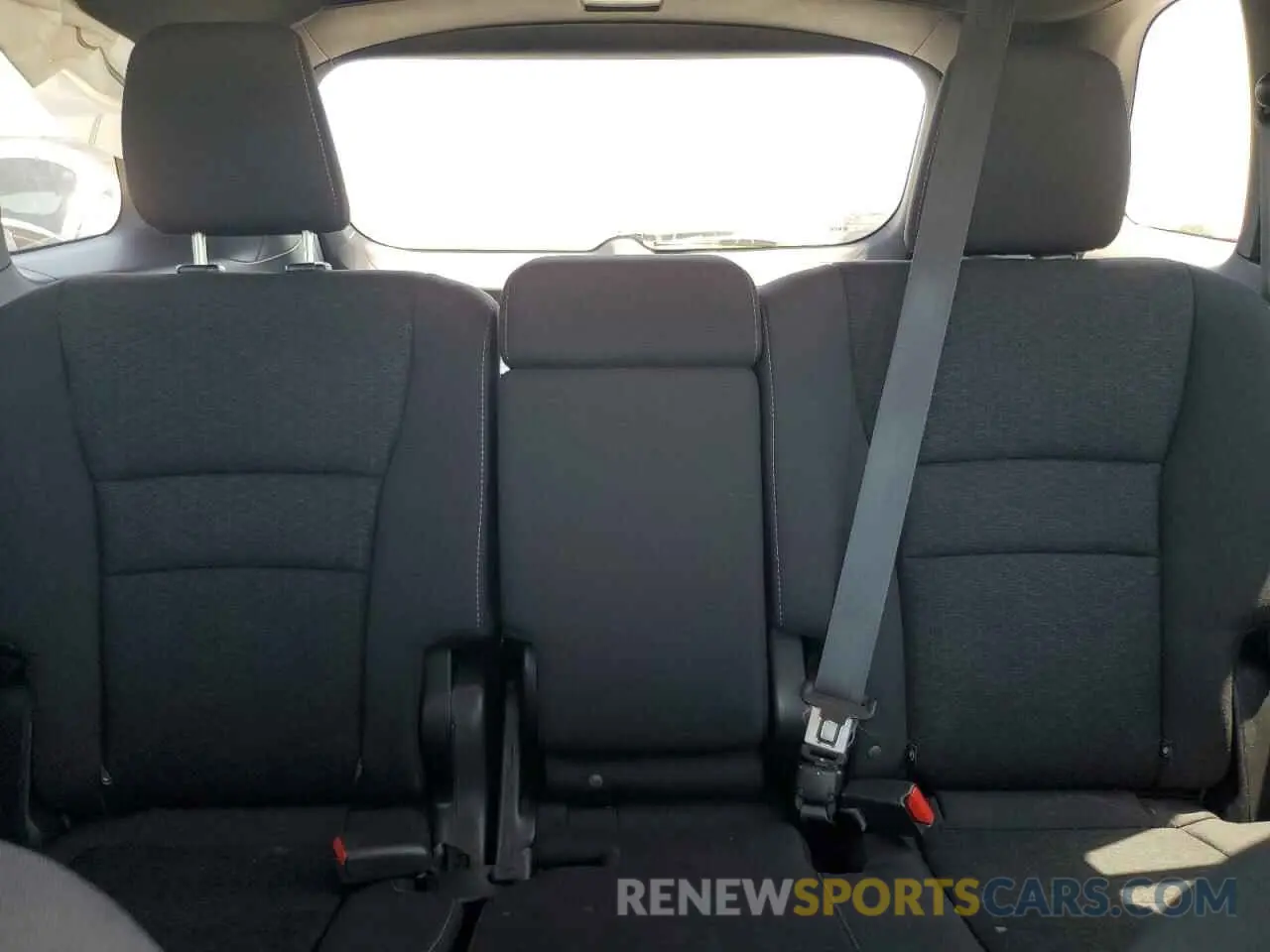 10 Photograph of a damaged car 5FNYF8H23MB013015 HONDA PASSPORT 2021