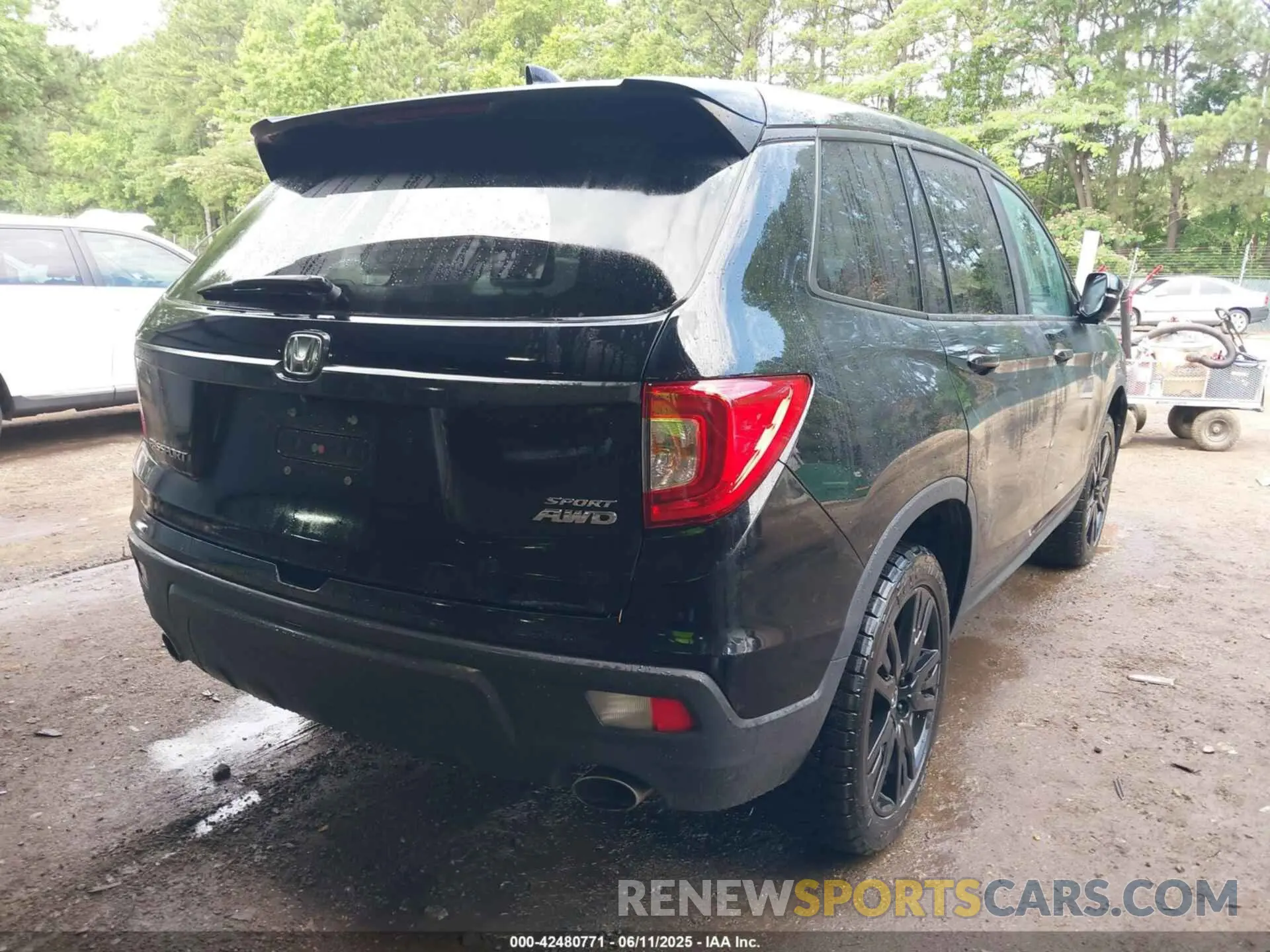 4 Photograph of a damaged car 5FNYF8H23MB033037 HONDA PASSPORT 2021