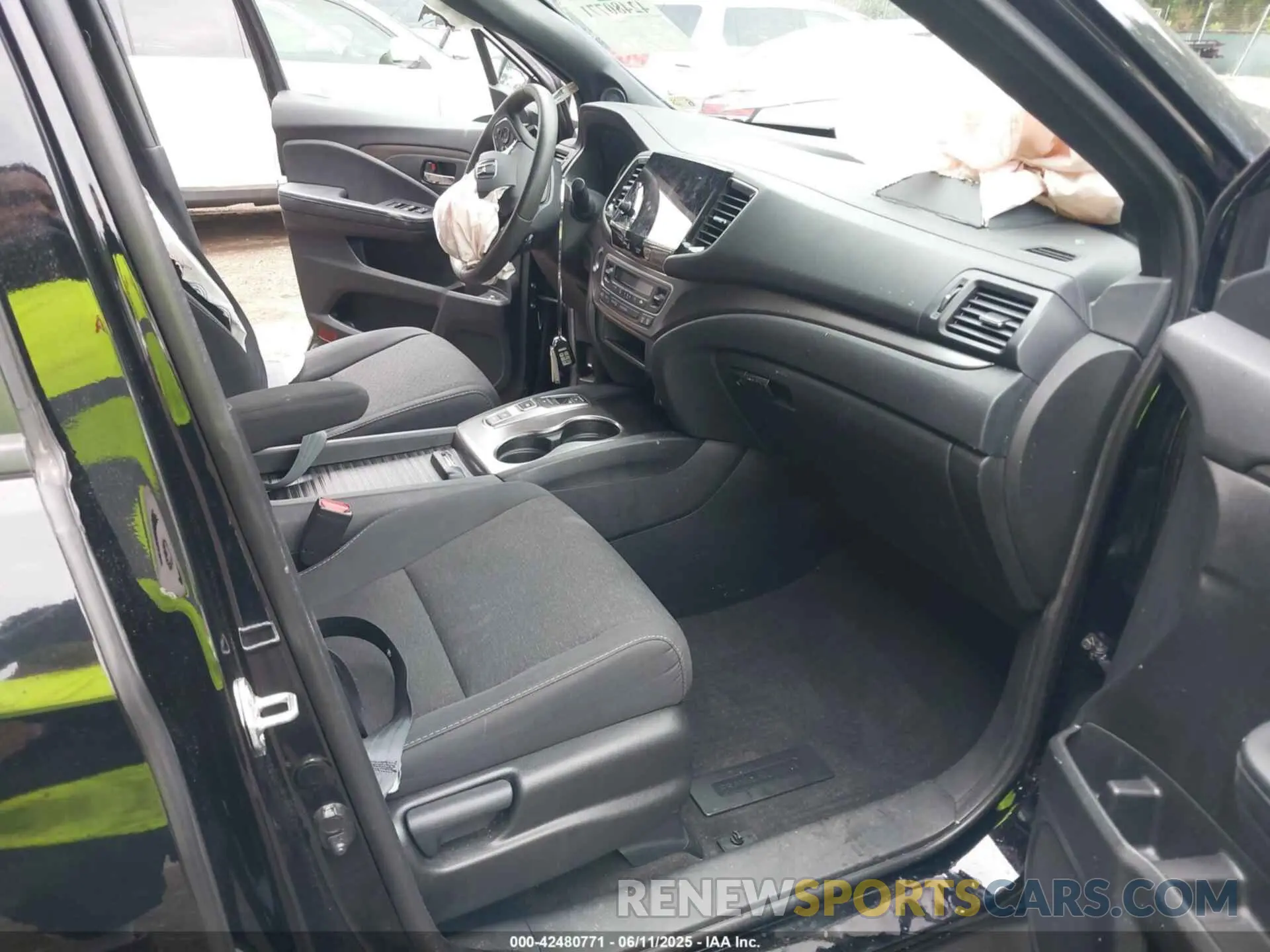 5 Photograph of a damaged car 5FNYF8H23MB033037 HONDA PASSPORT 2021