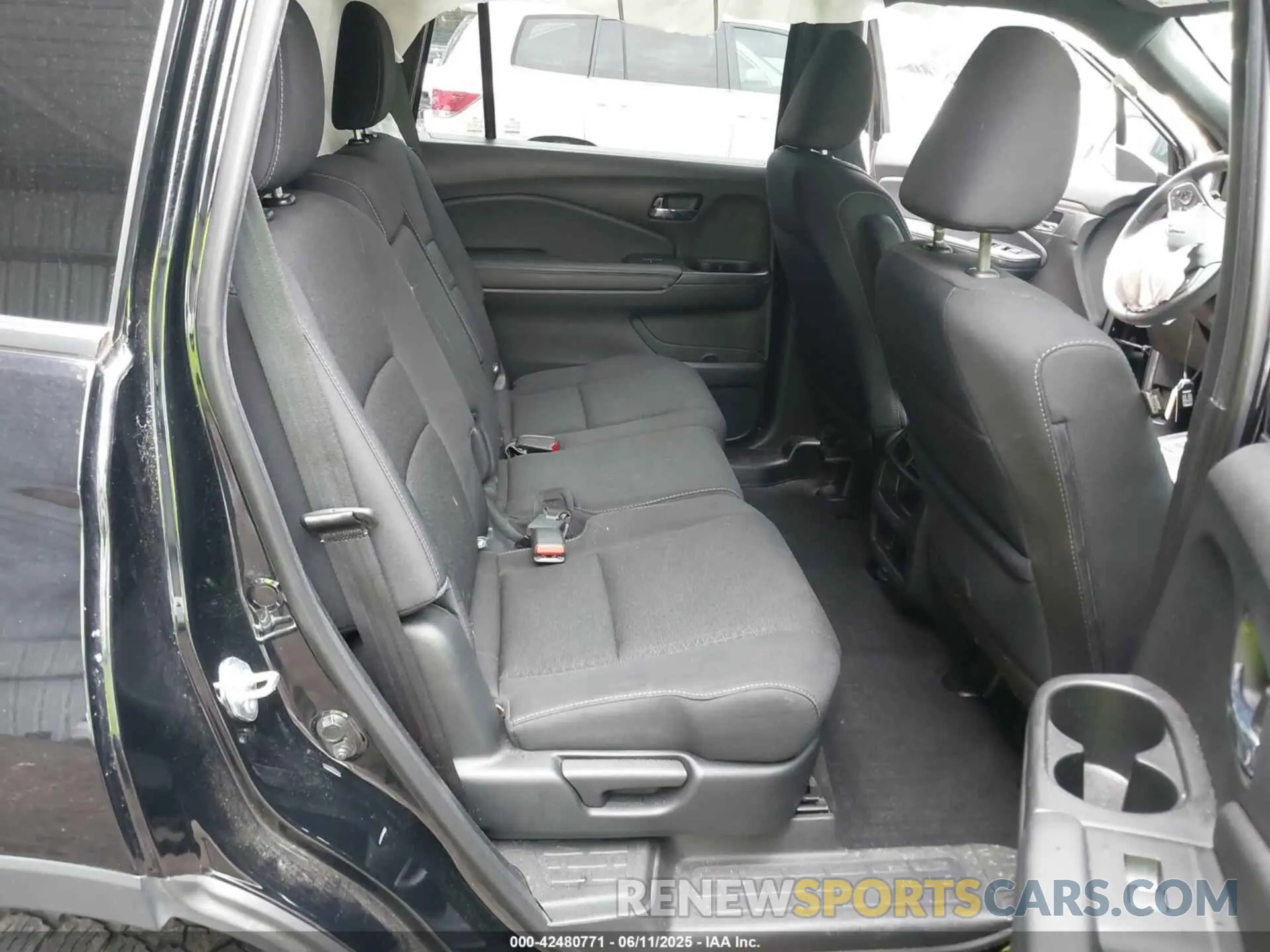 8 Photograph of a damaged car 5FNYF8H23MB033037 HONDA PASSPORT 2021