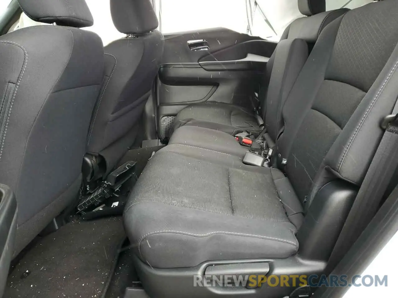 11 Photograph of a damaged car 5FNYF8H25MB014585 HONDA PASSPORT 2021