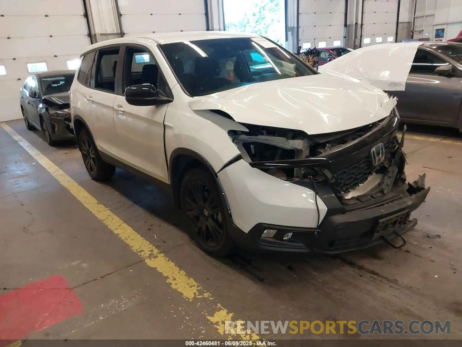 1 Photograph of a damaged car 5FNYF8H25MB037848 HONDA PASSPORT 2021