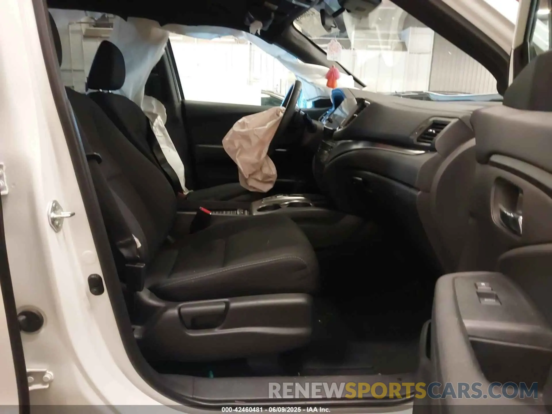 5 Photograph of a damaged car 5FNYF8H25MB037848 HONDA PASSPORT 2021
