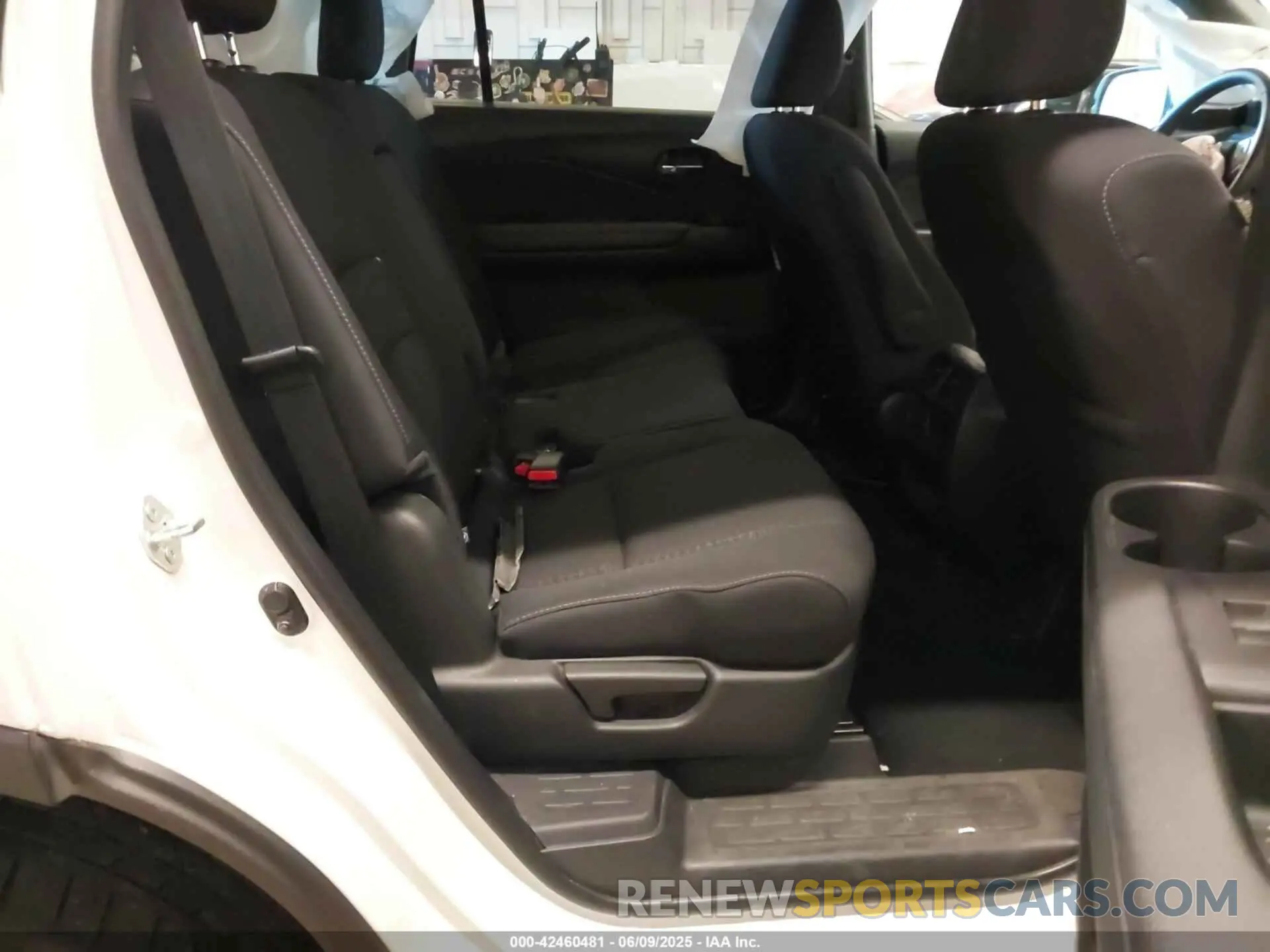 8 Photograph of a damaged car 5FNYF8H25MB037848 HONDA PASSPORT 2021