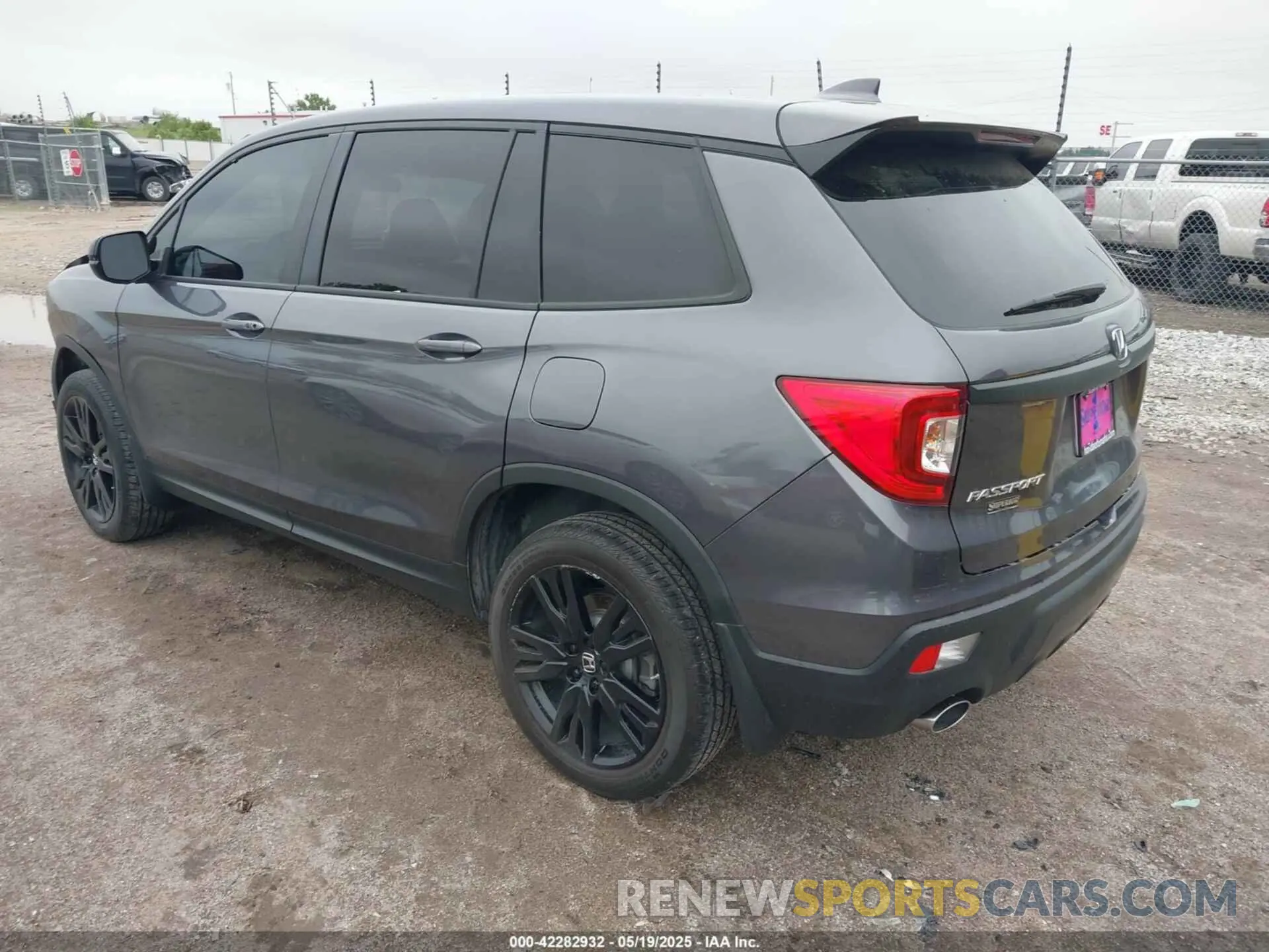3 Photograph of a damaged car 5FNYF8H26MB032206 HONDA PASSPORT 2021