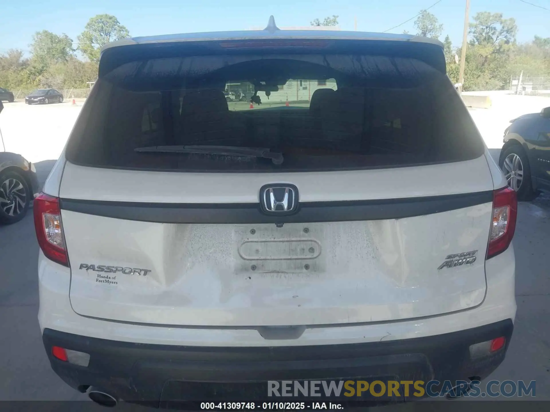 17 Photograph of a damaged car 5FNYF8H29MB001094 HONDA PASSPORT 2021