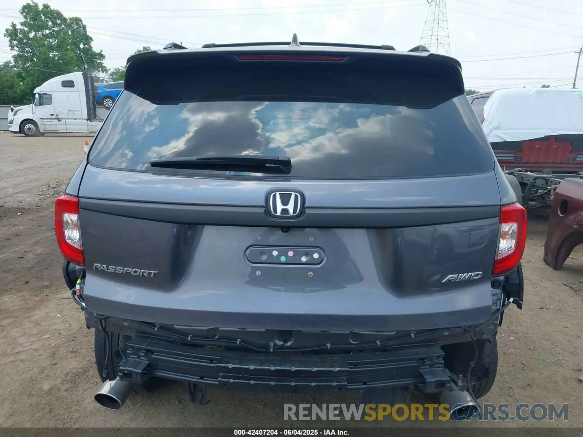 17 Photograph of a damaged car 5FNYF8H50MB013922 HONDA PASSPORT 2021