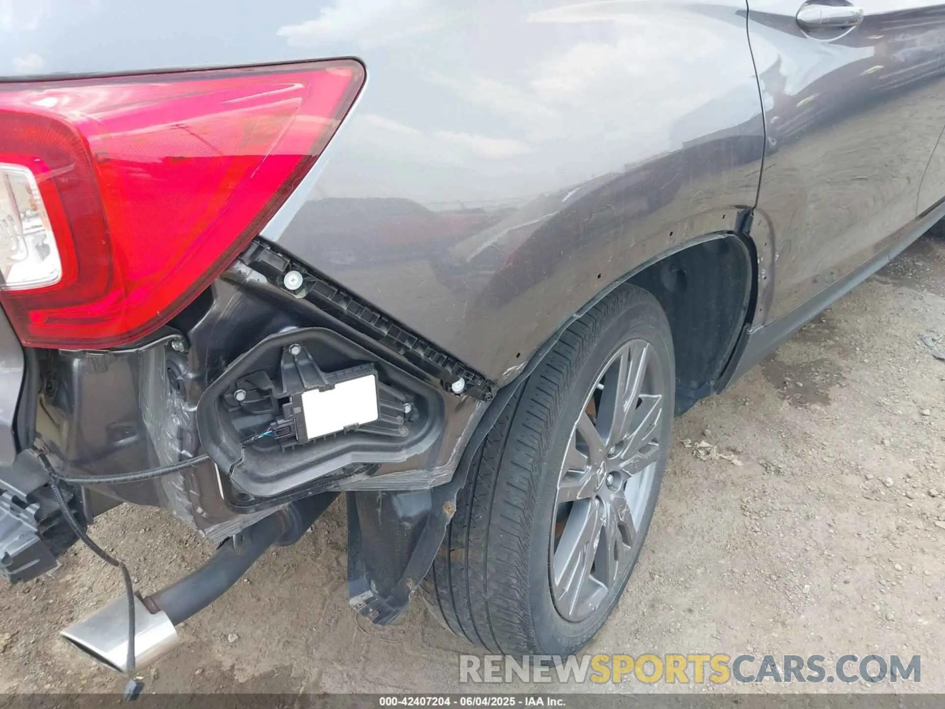 18 Photograph of a damaged car 5FNYF8H50MB013922 HONDA PASSPORT 2021