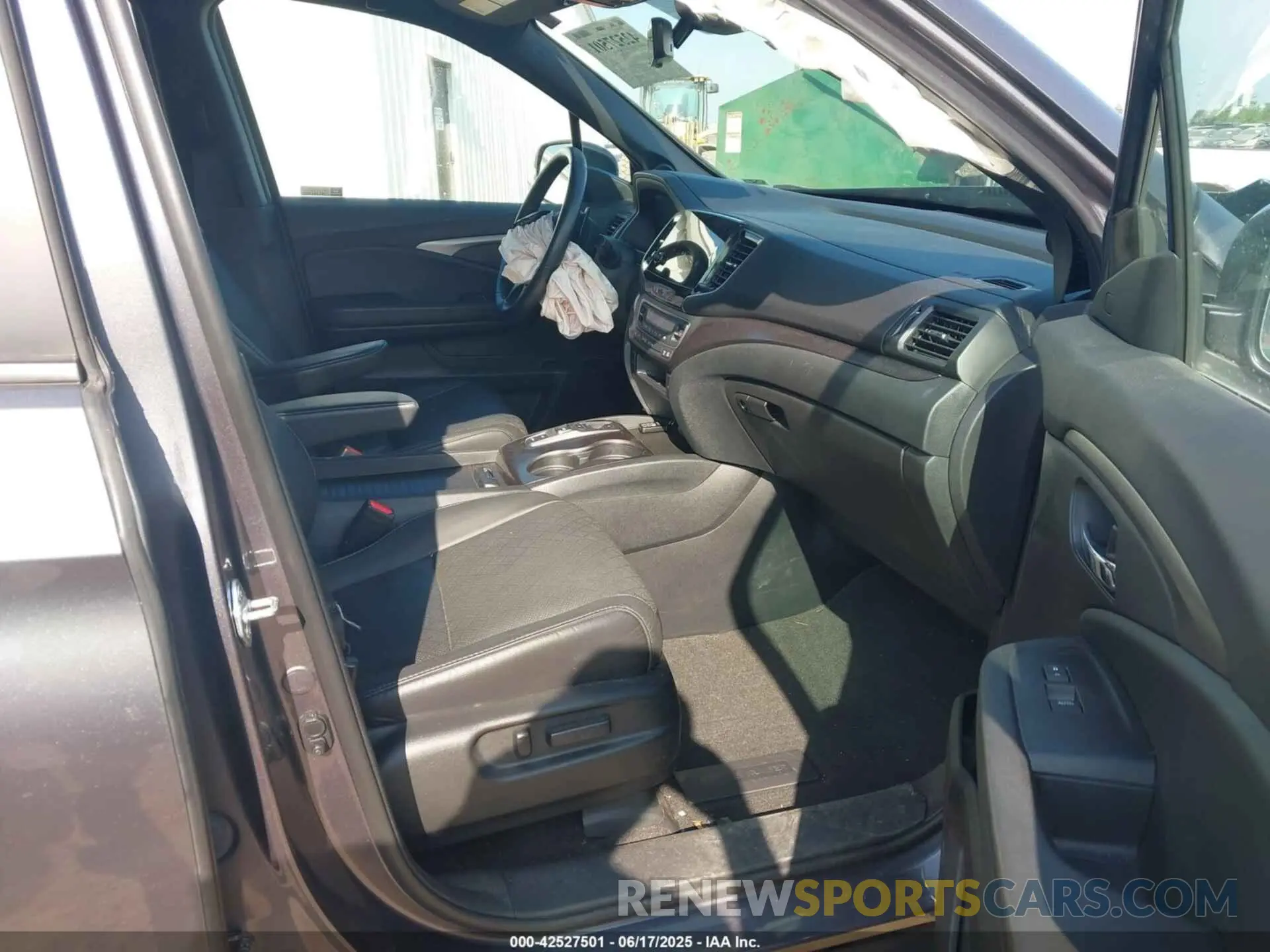 5 Photograph of a damaged car 5FNYF8H51MB027490 HONDA PASSPORT 2021