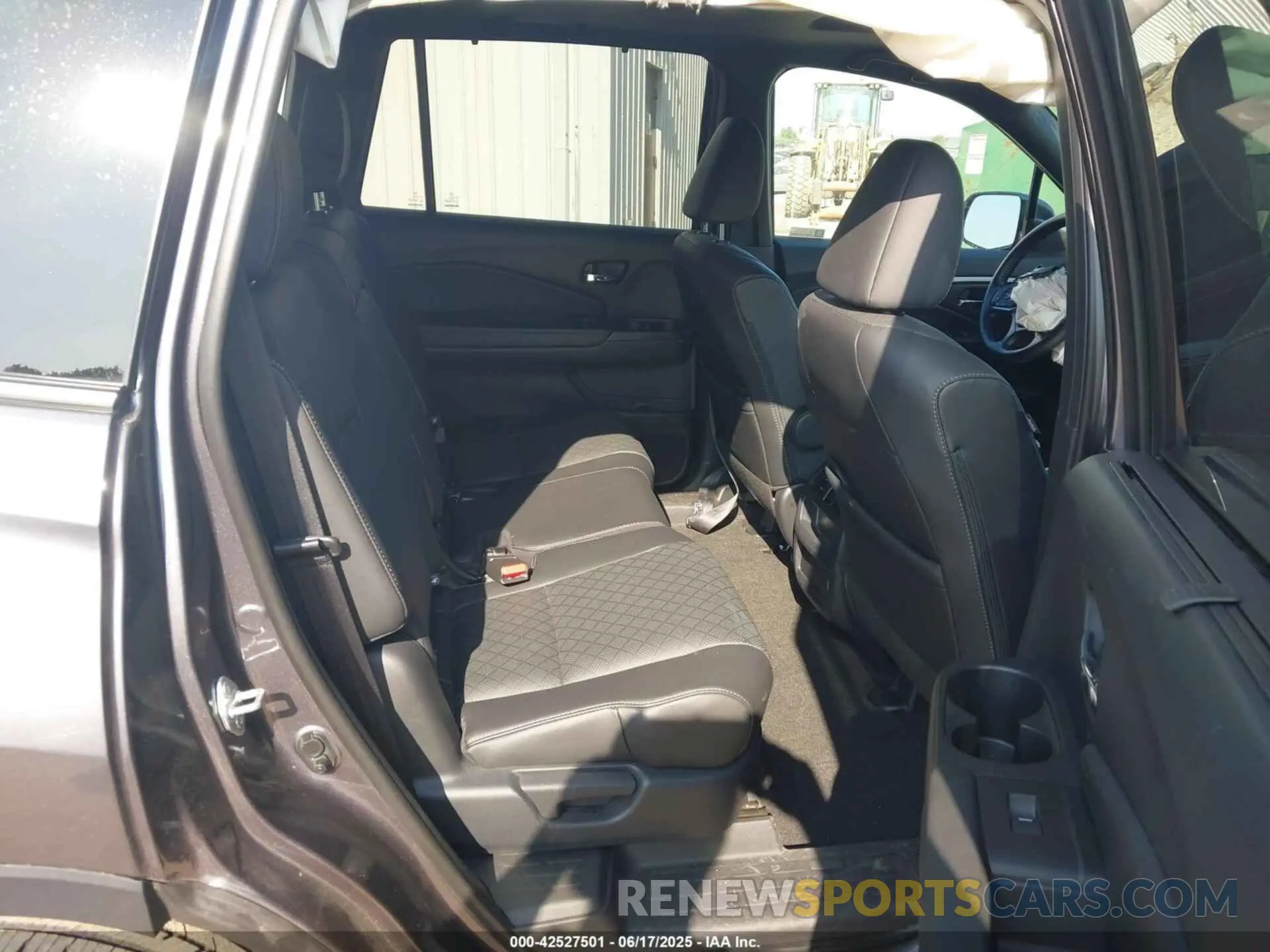 8 Photograph of a damaged car 5FNYF8H51MB027490 HONDA PASSPORT 2021