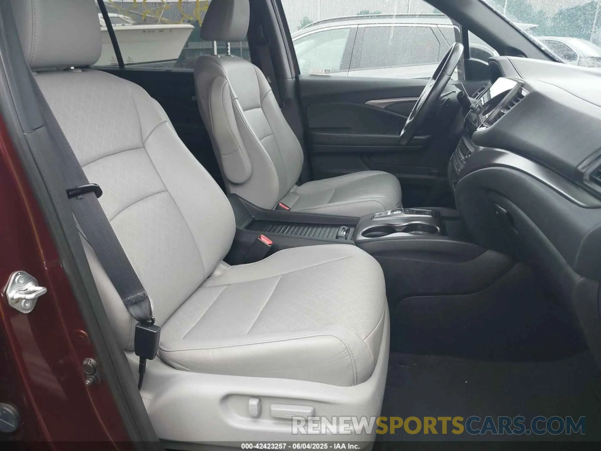 5 Photograph of a damaged car 5FNYF8H54MB016452 HONDA PASSPORT 2021