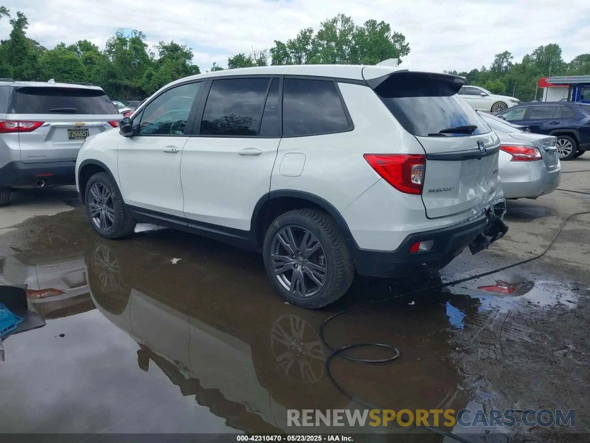 3 Photograph of a damaged car 5FNYF8H54MB041738 HONDA PASSPORT 2021