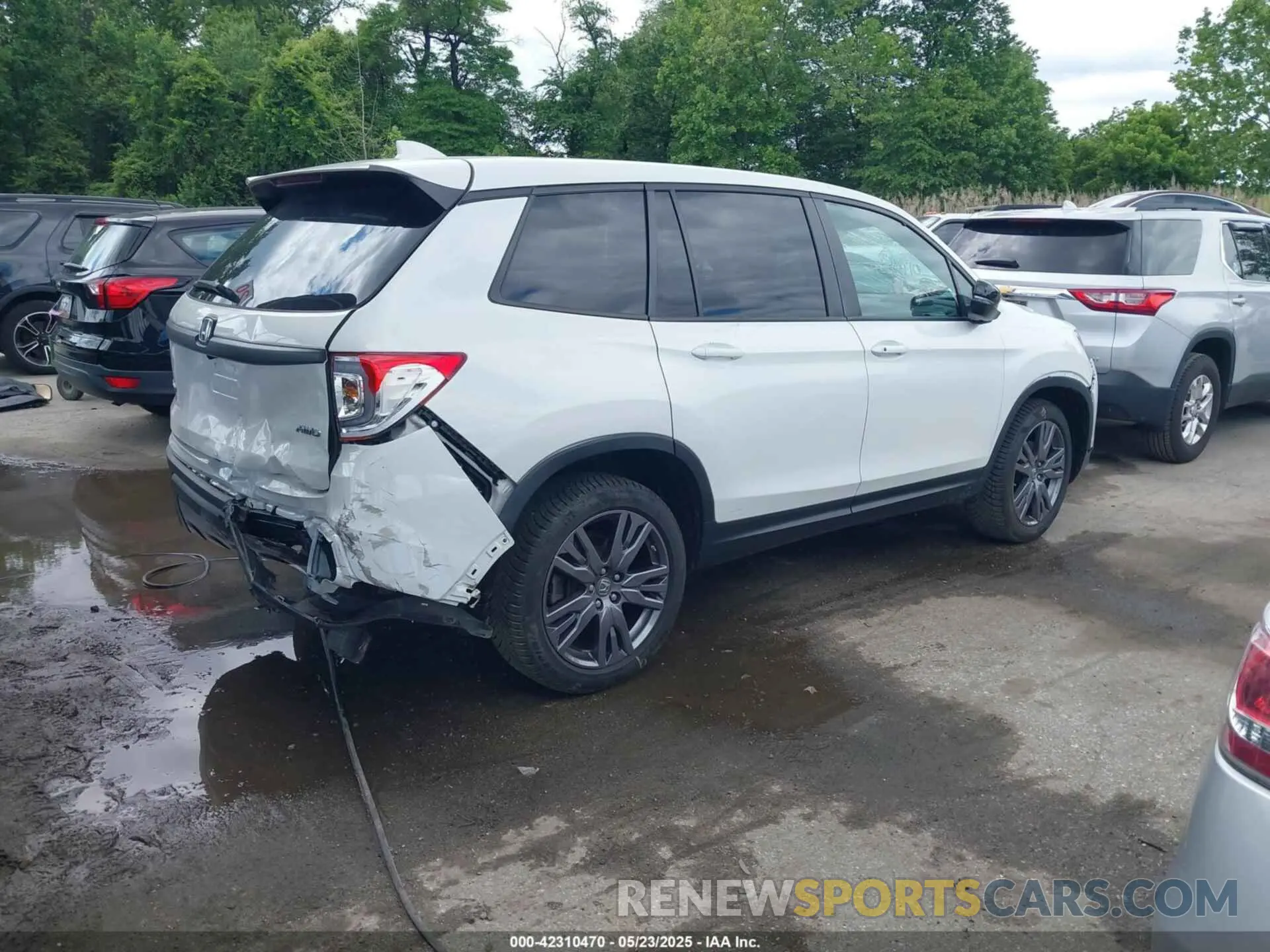 4 Photograph of a damaged car 5FNYF8H54MB041738 HONDA PASSPORT 2021