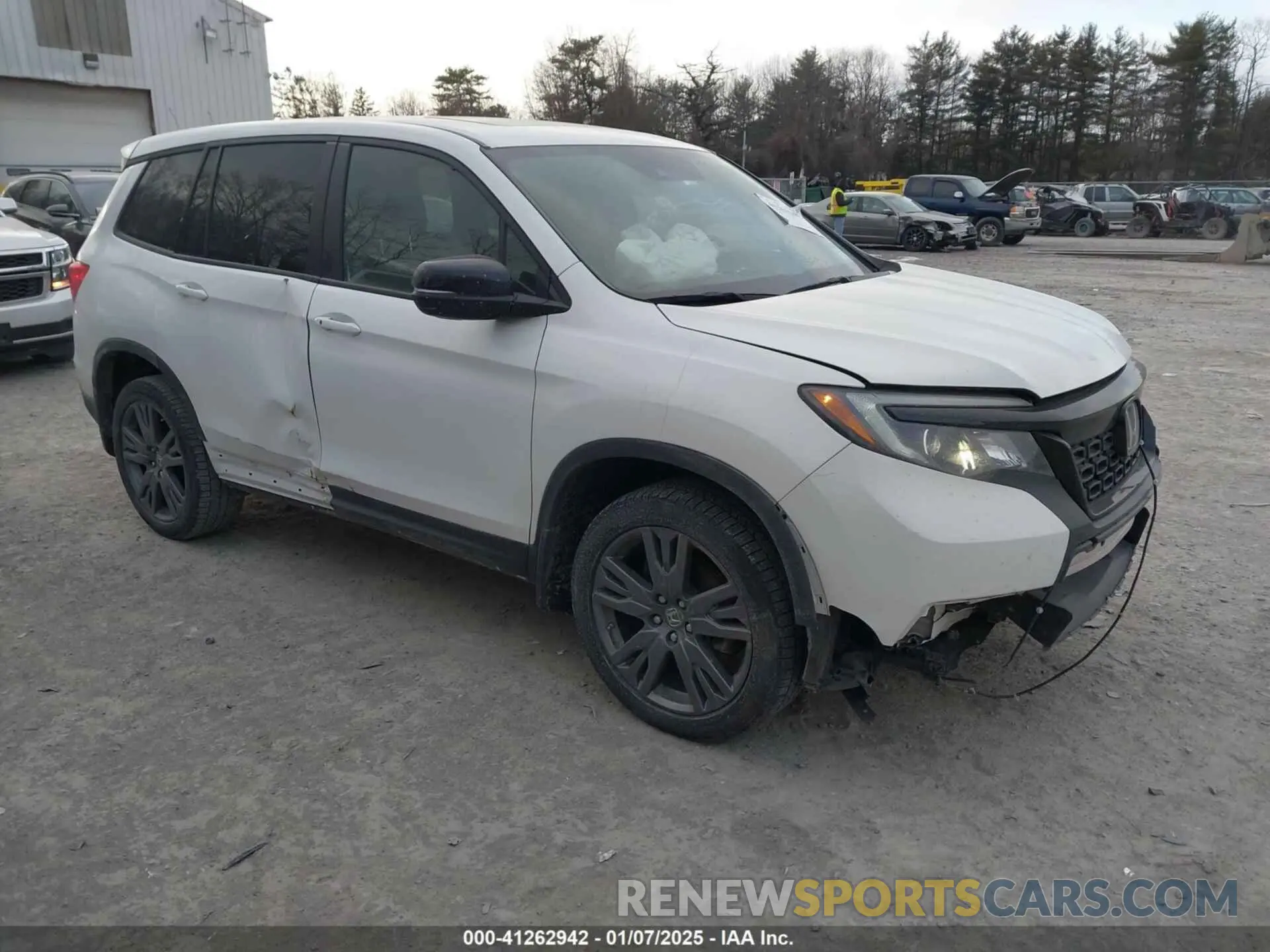 1 Photograph of a damaged car 5FNYF8H55MB004813 HONDA PASSPORT 2021