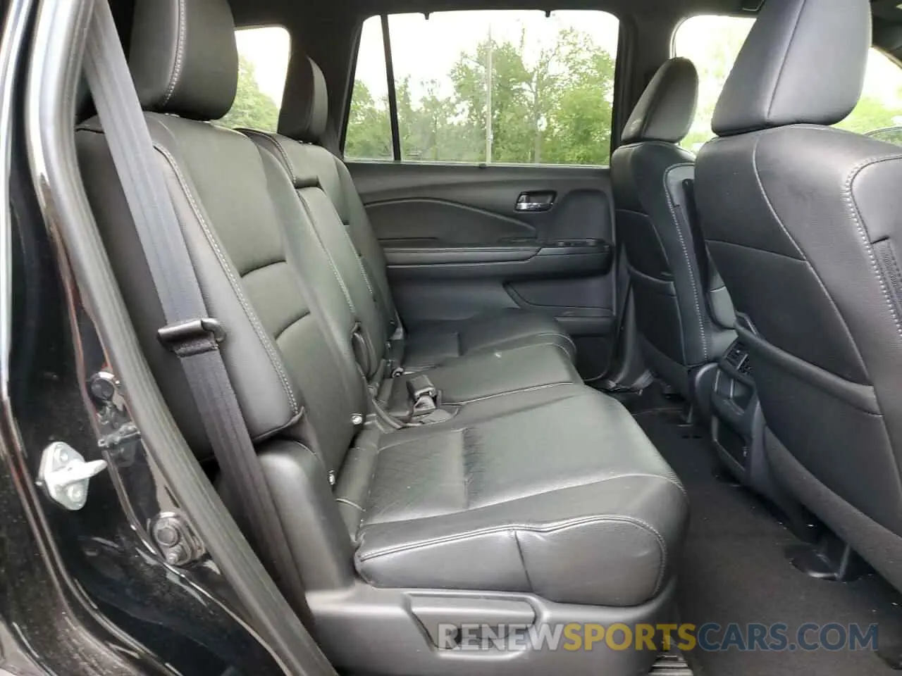 11 Photograph of a damaged car 5FNYF8H55MB011163 HONDA PASSPORT 2021