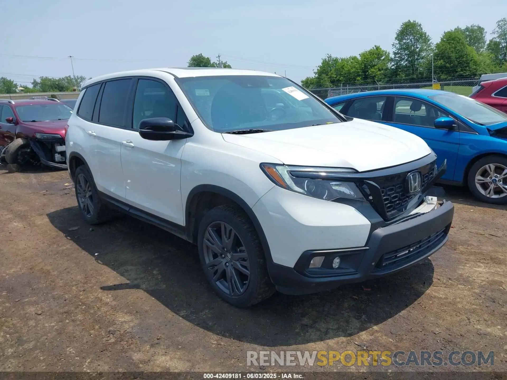 1 Photograph of a damaged car 5FNYF8H59MB007097 HONDA PASSPORT 2021