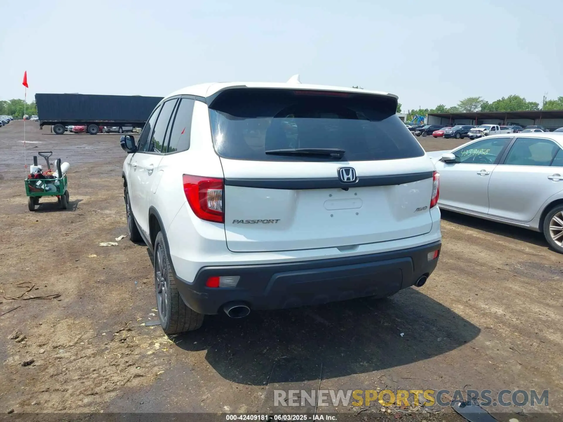 16 Photograph of a damaged car 5FNYF8H59MB007097 HONDA PASSPORT 2021