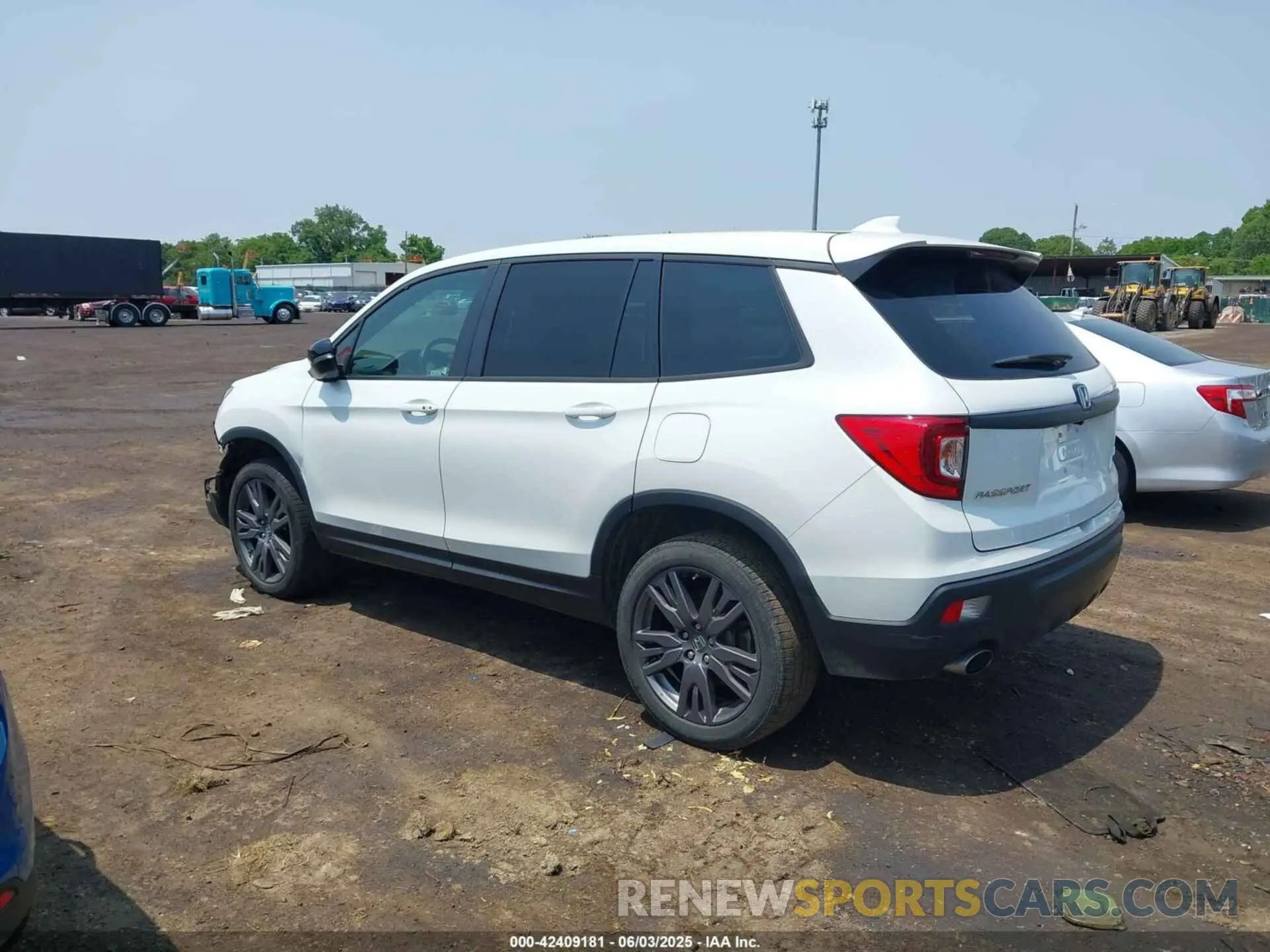 3 Photograph of a damaged car 5FNYF8H59MB007097 HONDA PASSPORT 2021