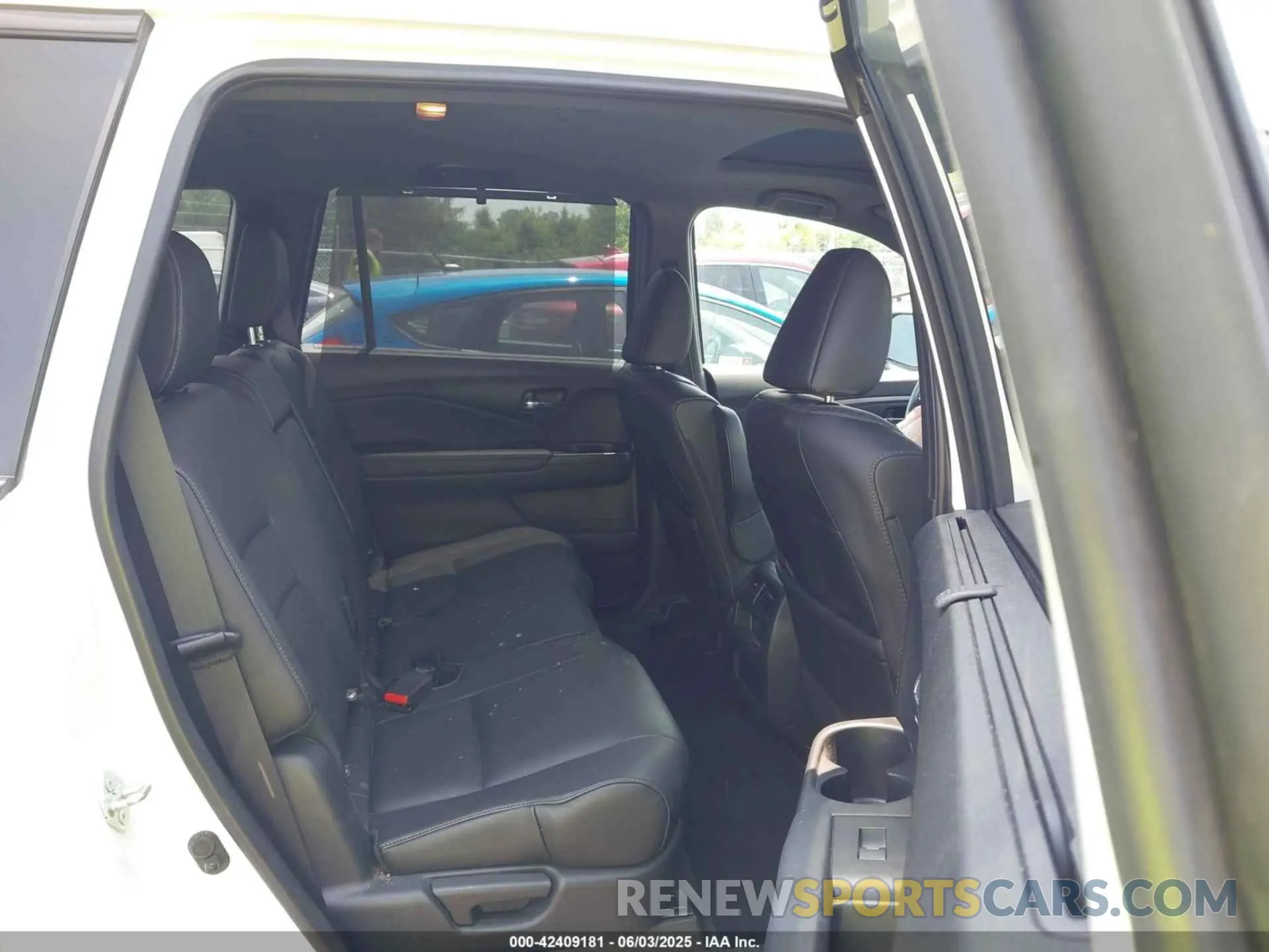 8 Photograph of a damaged car 5FNYF8H59MB007097 HONDA PASSPORT 2021