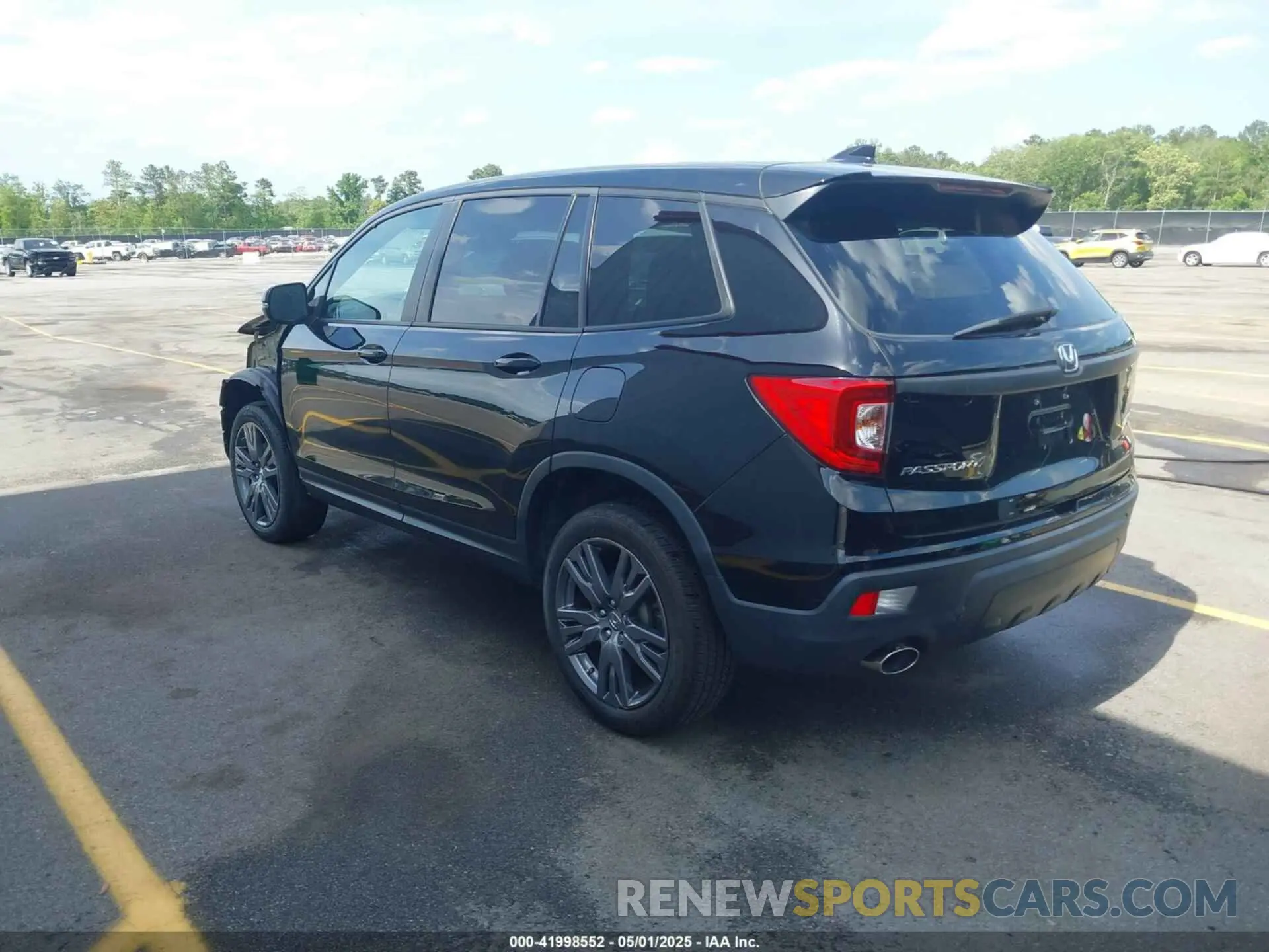 3 Photograph of a damaged car 5FNYF8H59MB031013 HONDA PASSPORT 2021