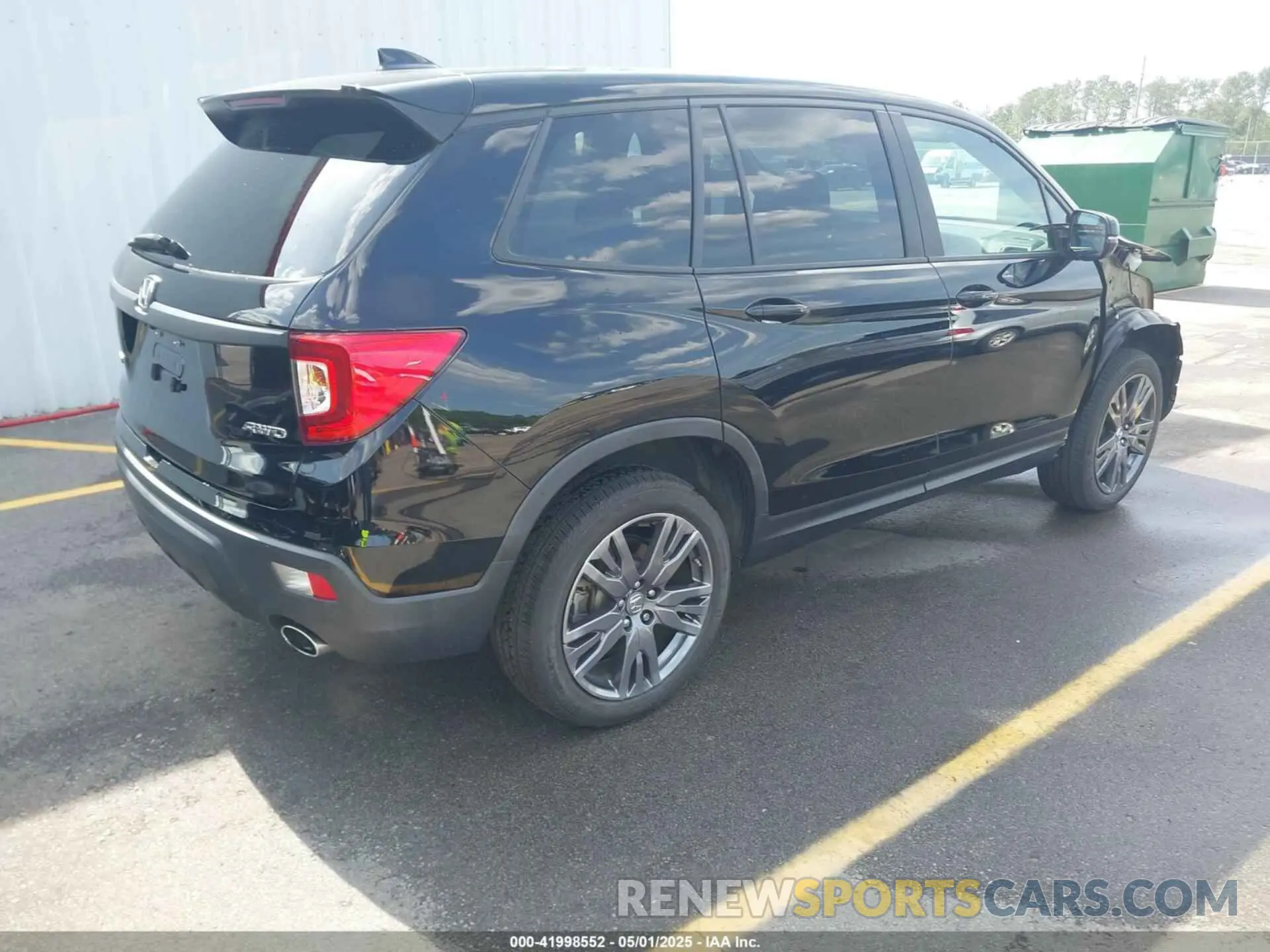 4 Photograph of a damaged car 5FNYF8H59MB031013 HONDA PASSPORT 2021