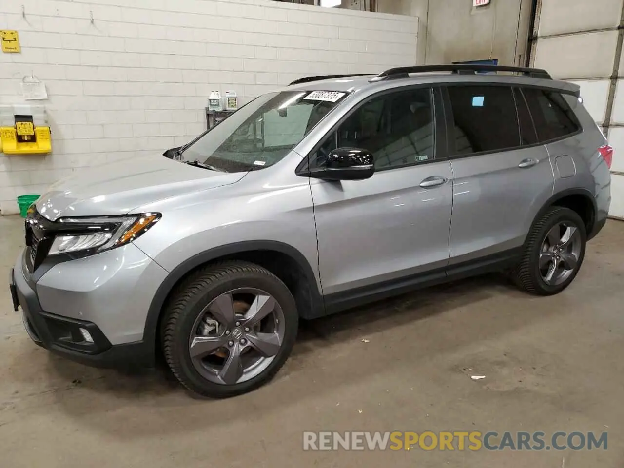 1 Photograph of a damaged car 5FNYF8H92MB016307 HONDA PASSPORT 2021