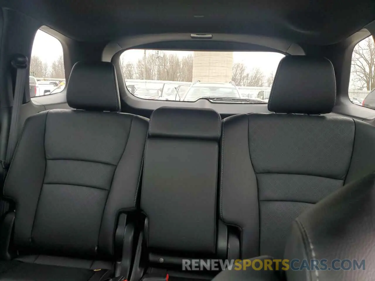 10 Photograph of a damaged car 5FNYF8H94MB001856 HONDA PASSPORT 2021