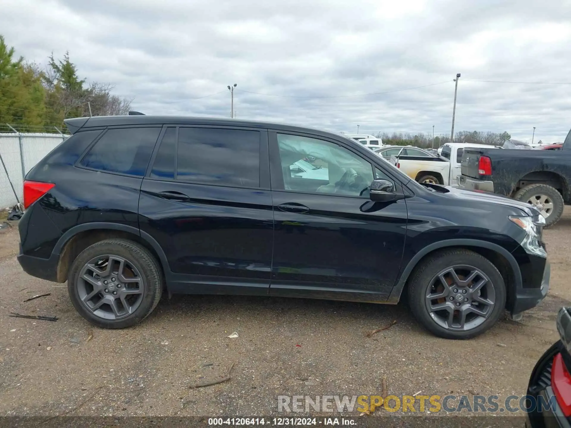 14 Photograph of a damaged car 5FNYF7H51NB000270 HONDA PASSPORT 2022